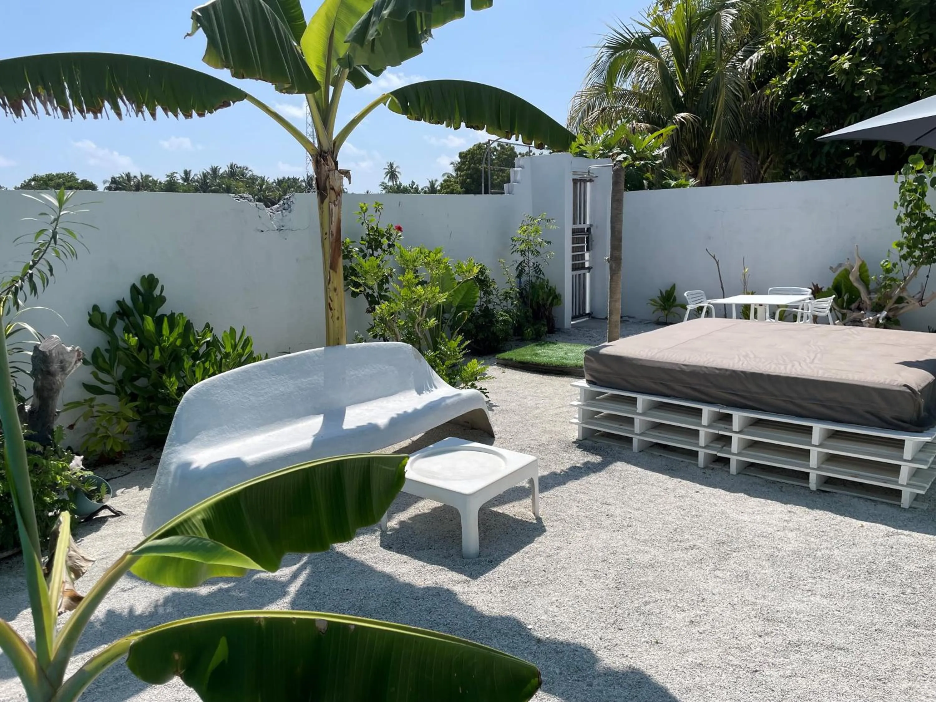 Garden in EQ SURF RETREAT