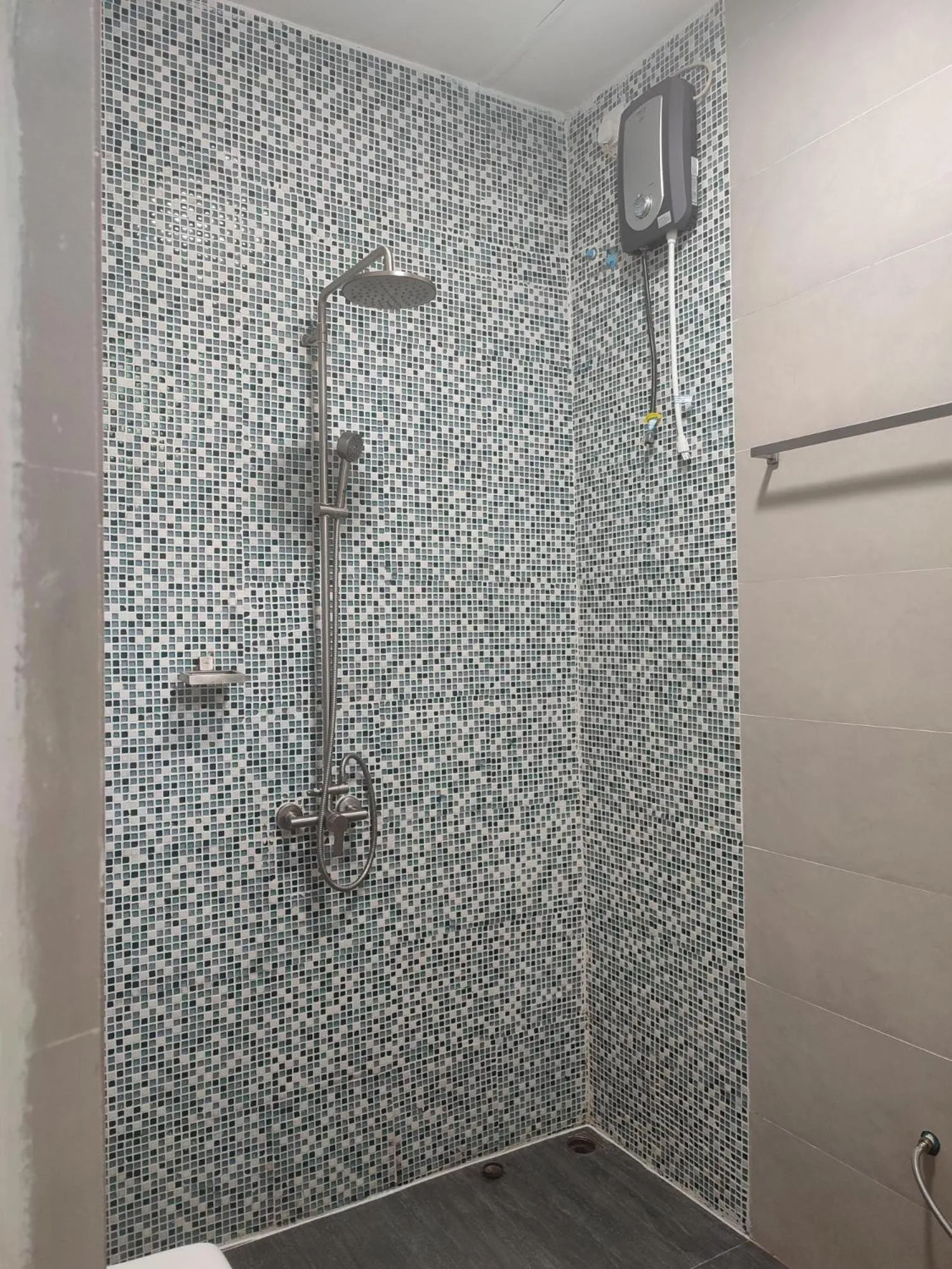 Shower in EQ SURF RETREAT