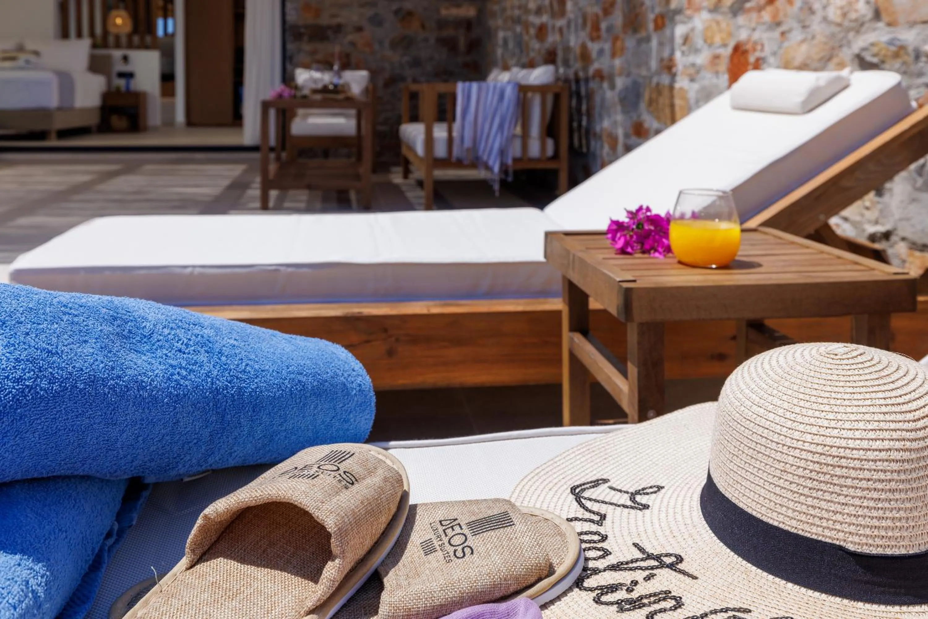 Deos Luxury Suites - Adults Only