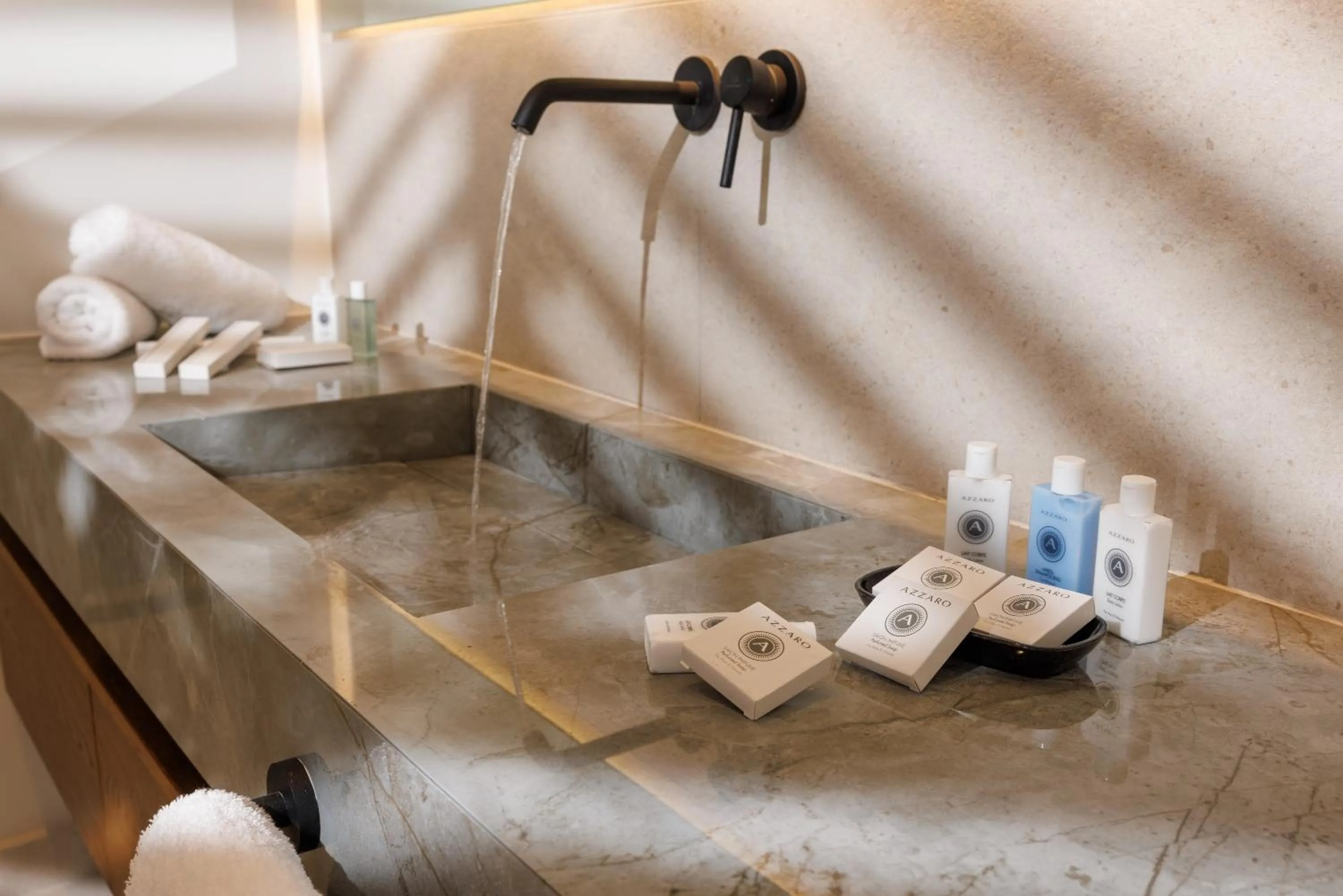 Deos Luxury Suites - Adults Only