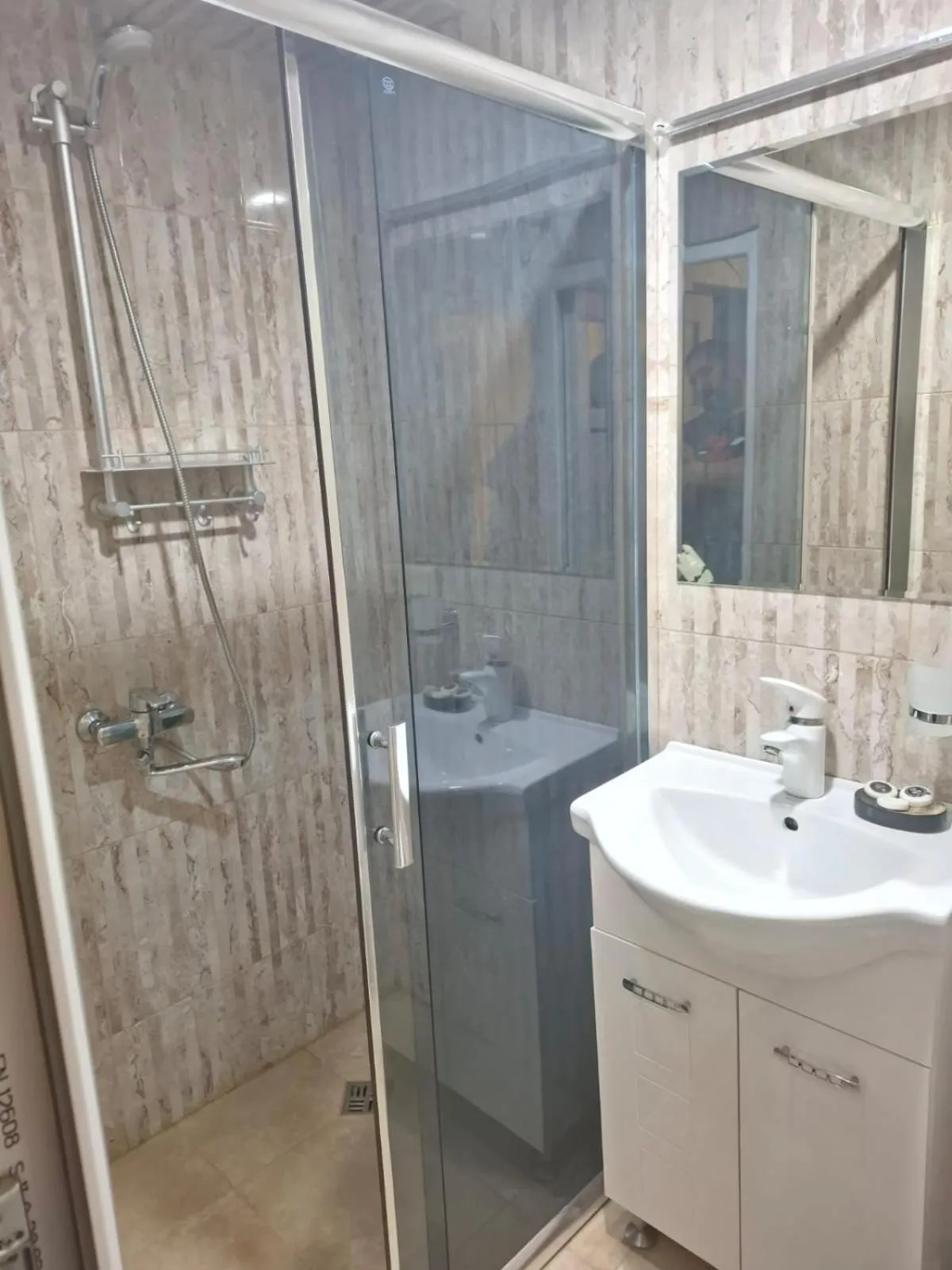 Shower in Red Fox Guesthouse