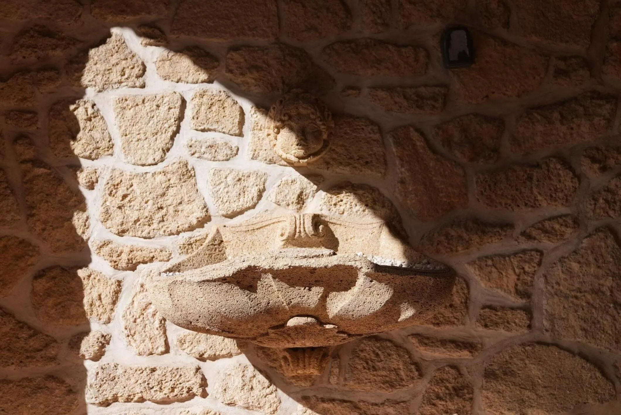 Property building in Le Sens Six