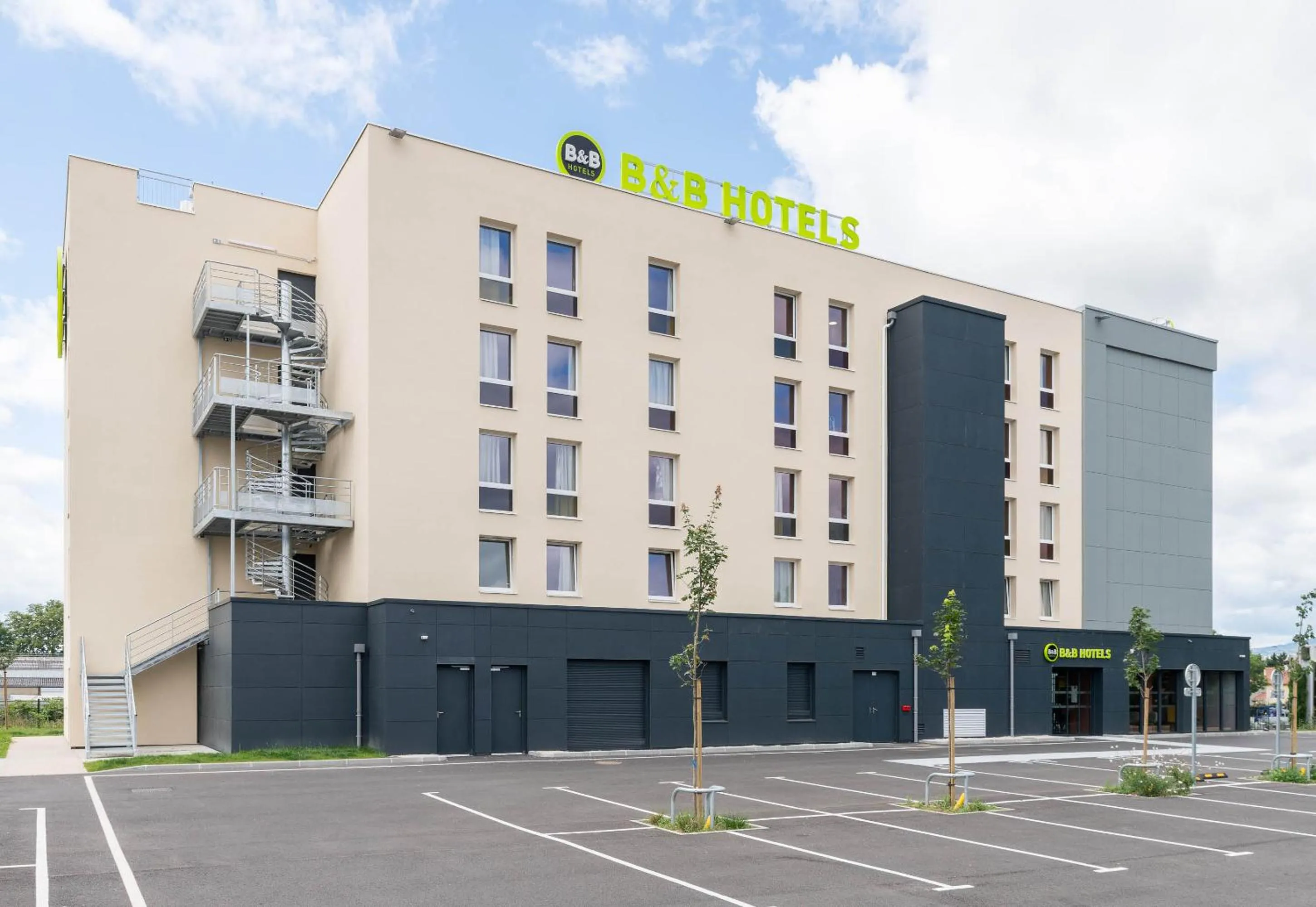 Property building in B&B HOTEL Villefranche-sur-Saône Sud