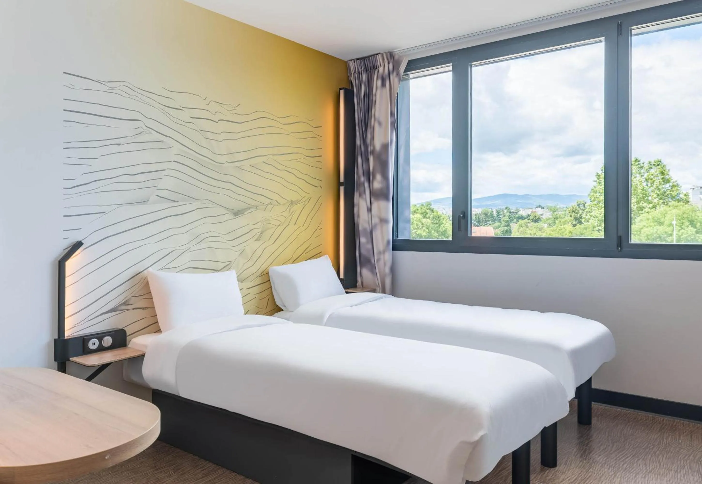 Bedroom, Bed in B&B HOTEL Villefranche-sur-Saône Sud