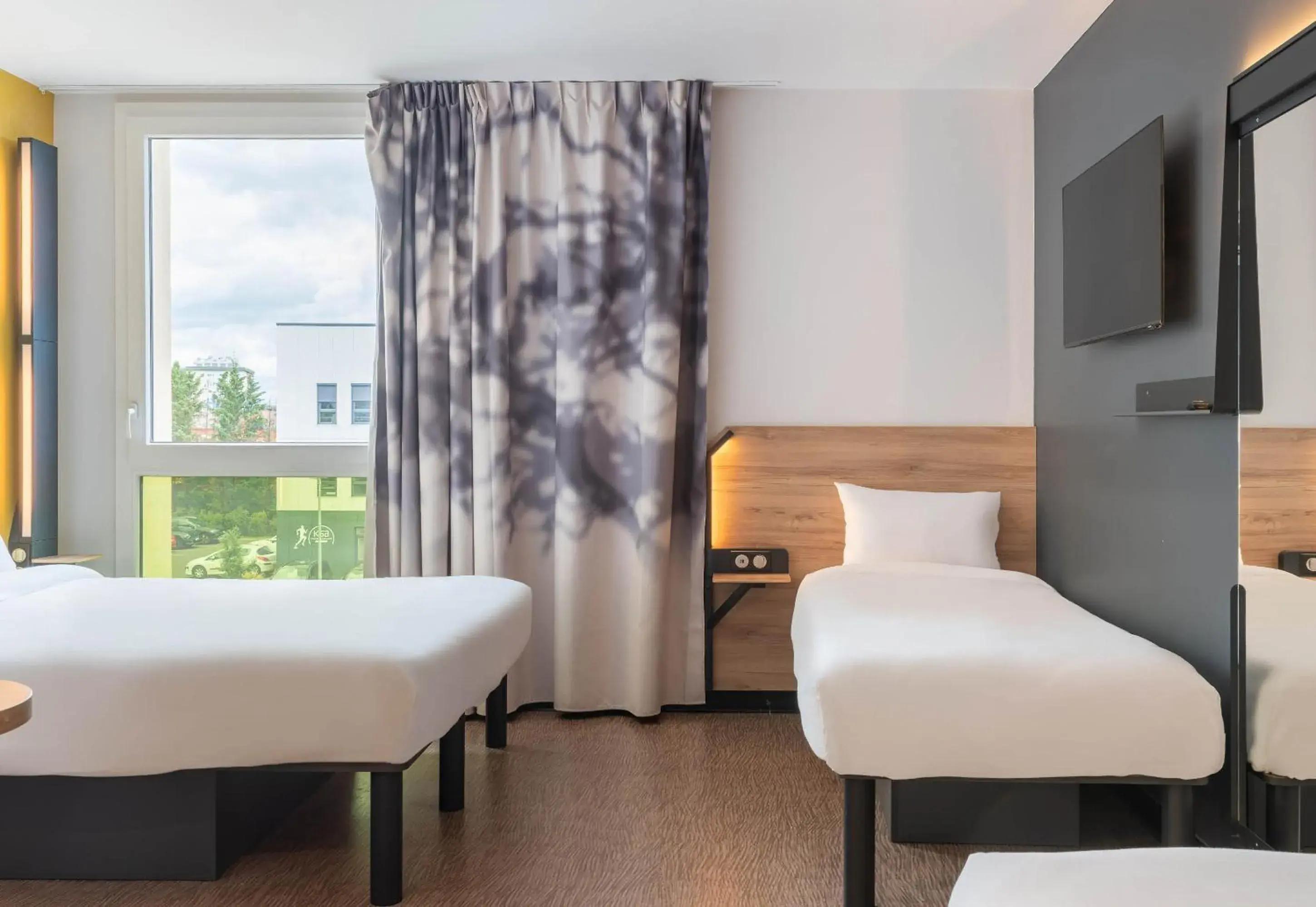 Triple Room in B&B HOTEL Villefranche-sur-Saône Sud Triple Room in B&B HOTEL Villefranche-sur-Saône Sud