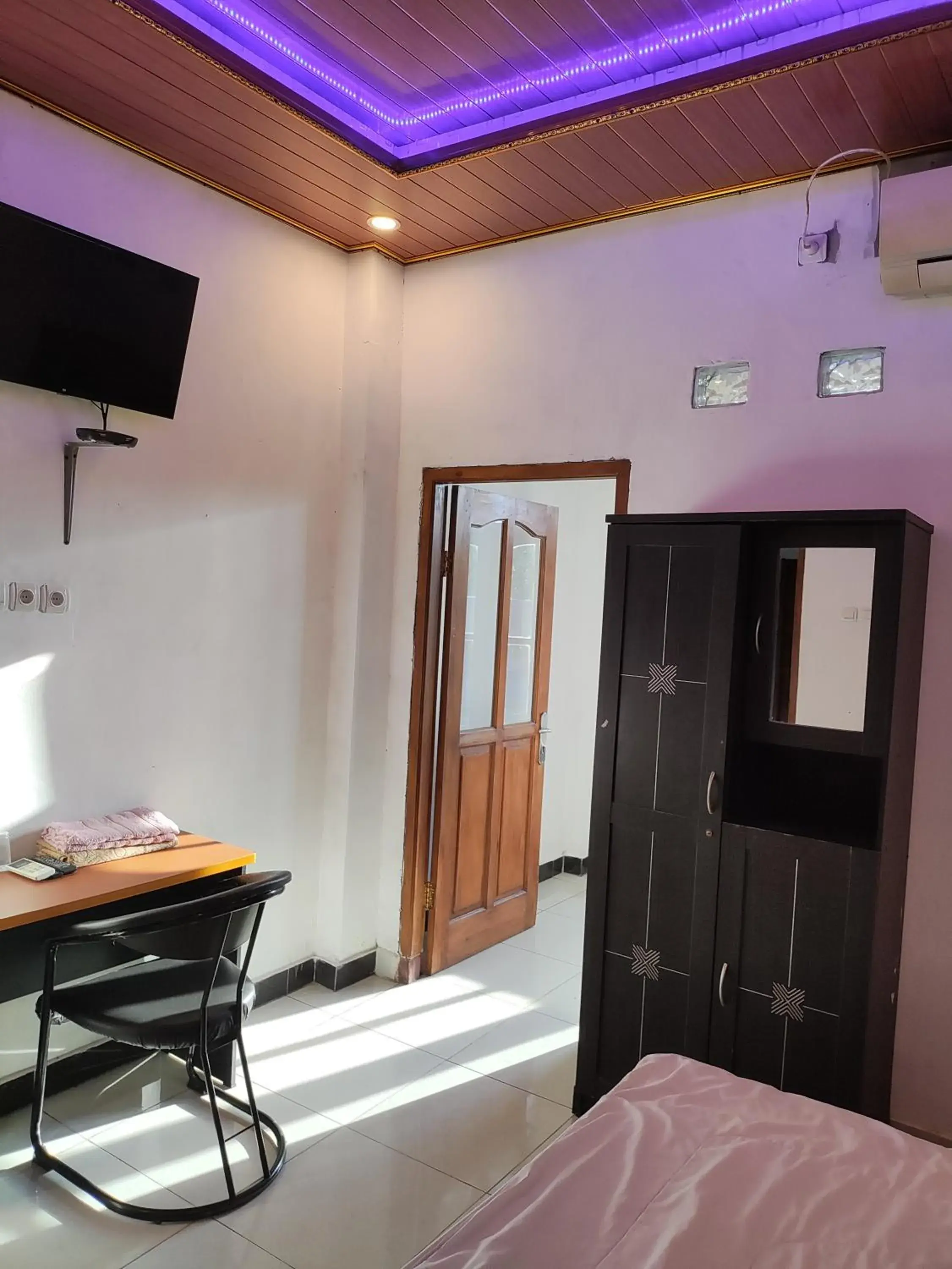 Double Room in Penginapan Nurmega jaya Double Room in Penginapan Nurmega jaya