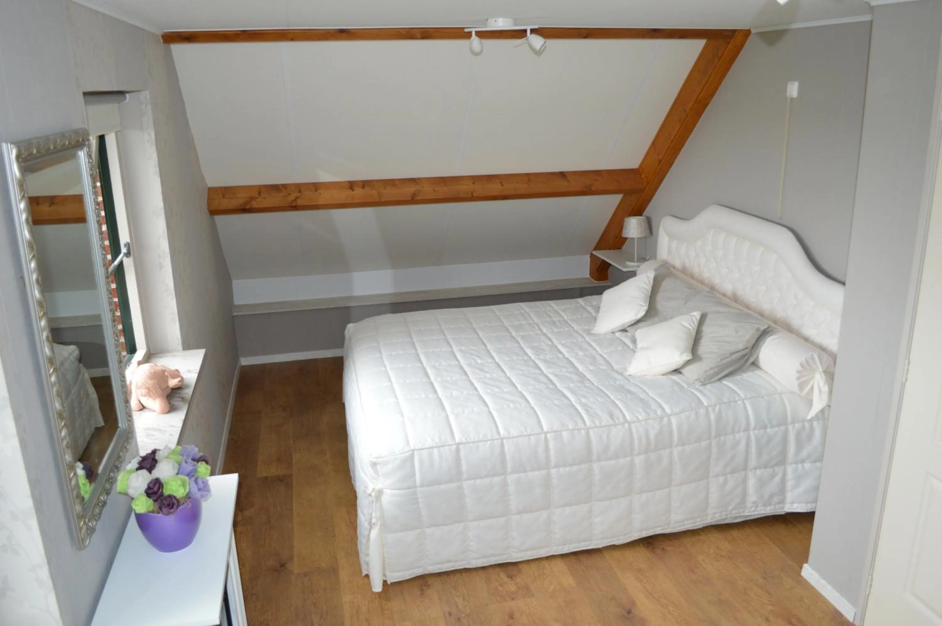 Bedroom, Bed in Huize Ouwervelden