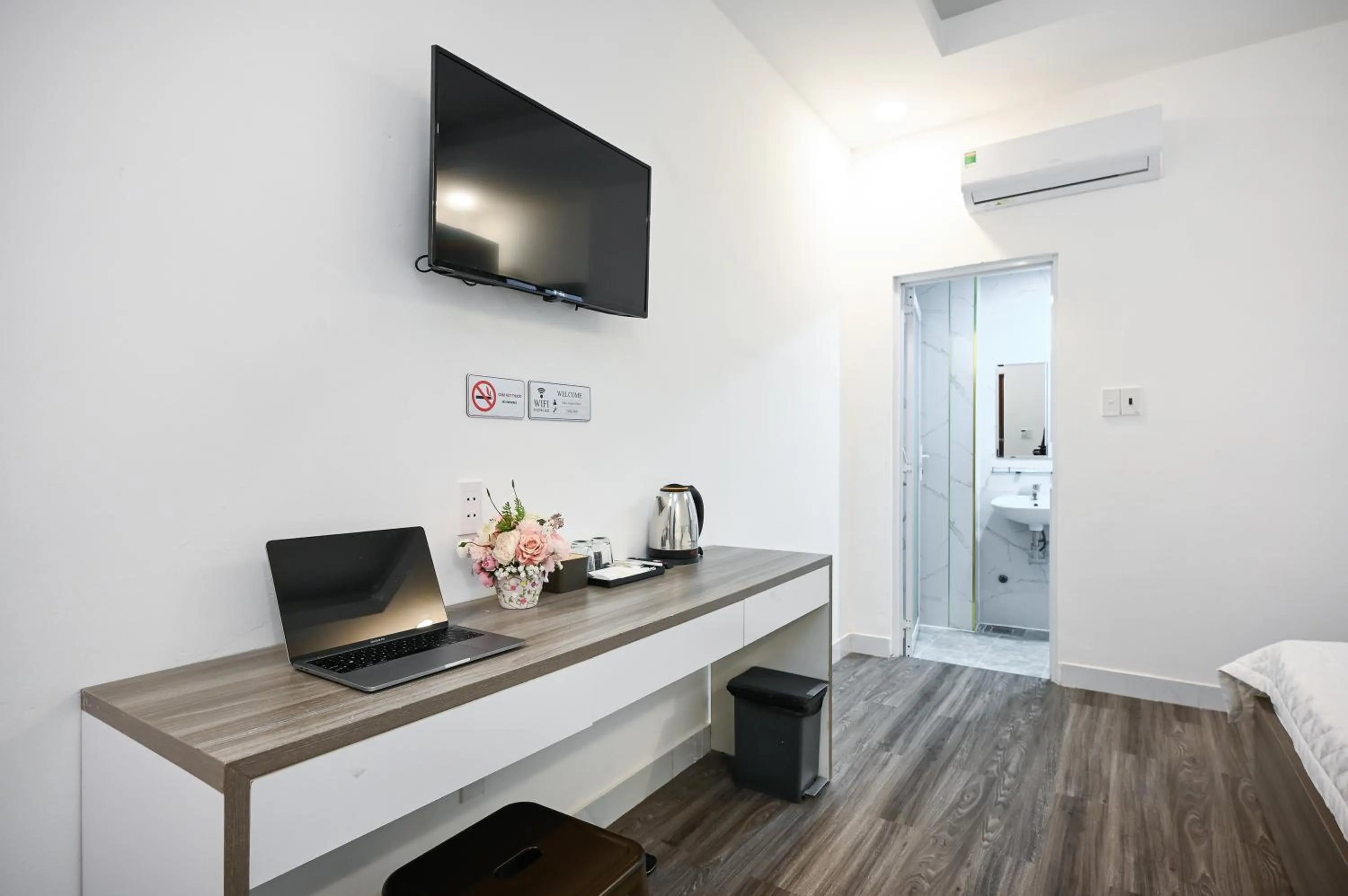 Coffee/tea facilities in YoKo Airport Saigon Hotel