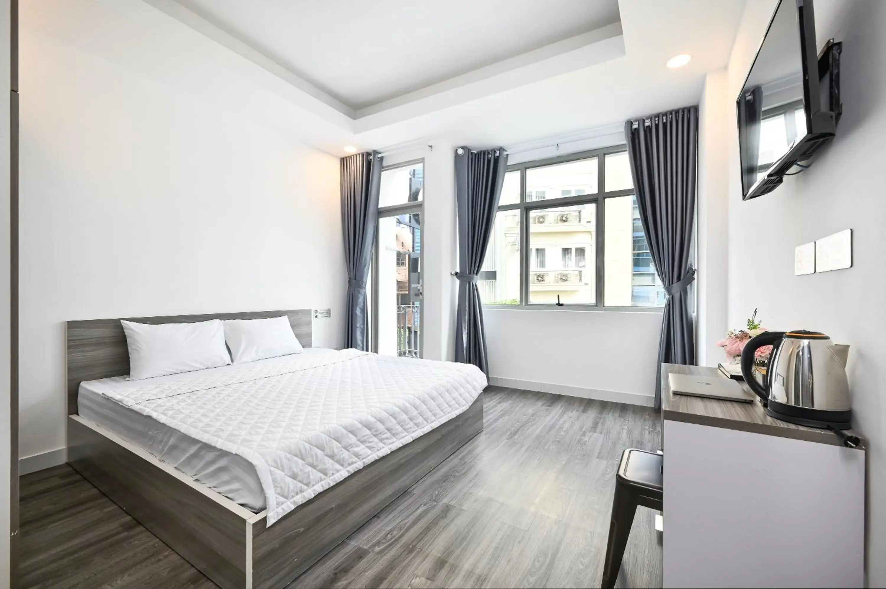 Deluxe Double Room with City View in YoKo Airport Saigon Hotel Deluxe Double Room with City View in YoKo Airport Saigon Hotel