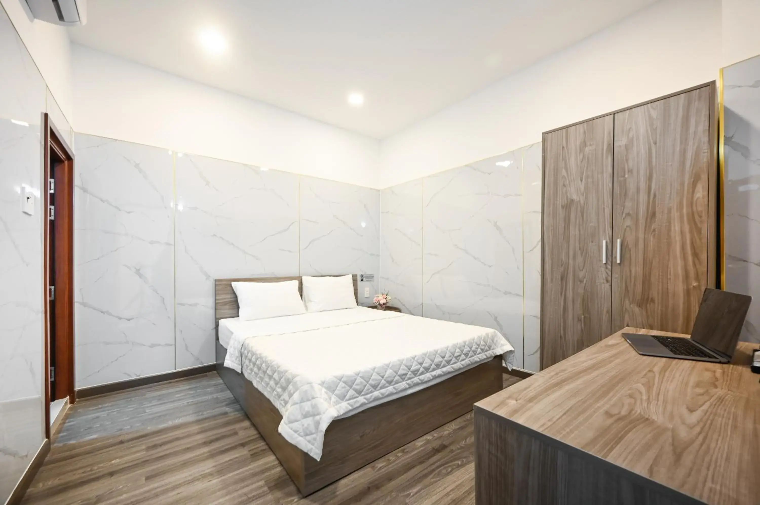 Superior Double Room in YoKo Airport Saigon Hotel Superior Double Room in YoKo Airport Saigon Hotel