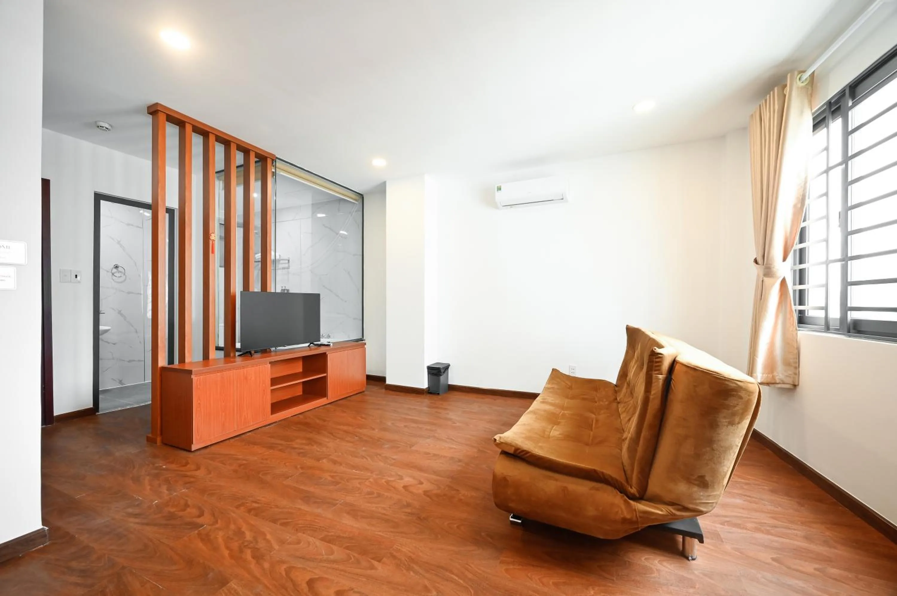 TV and multimedia in YoKo Airport Saigon Hotel