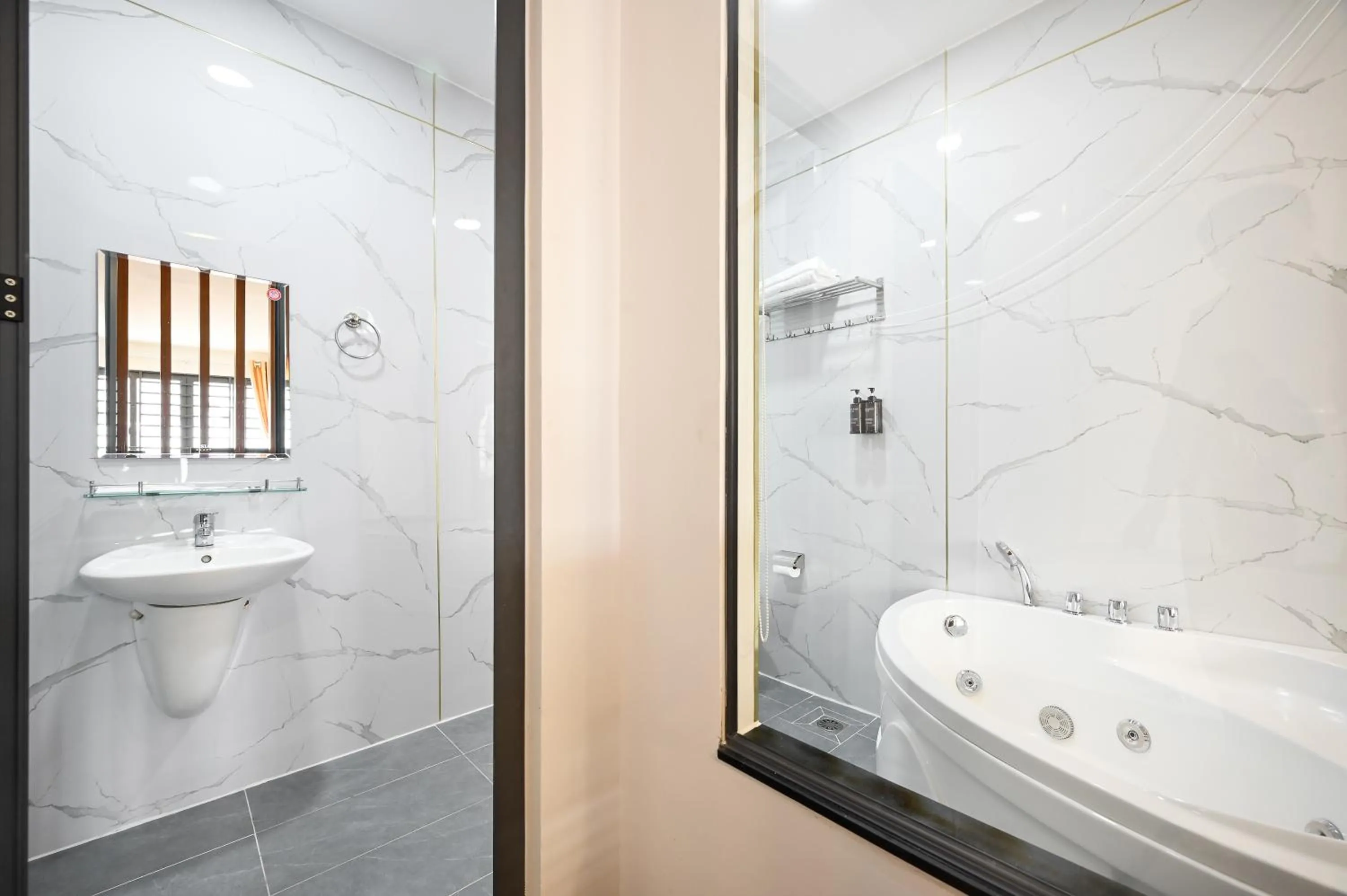 Toilet in YoKo Airport Saigon Hotel