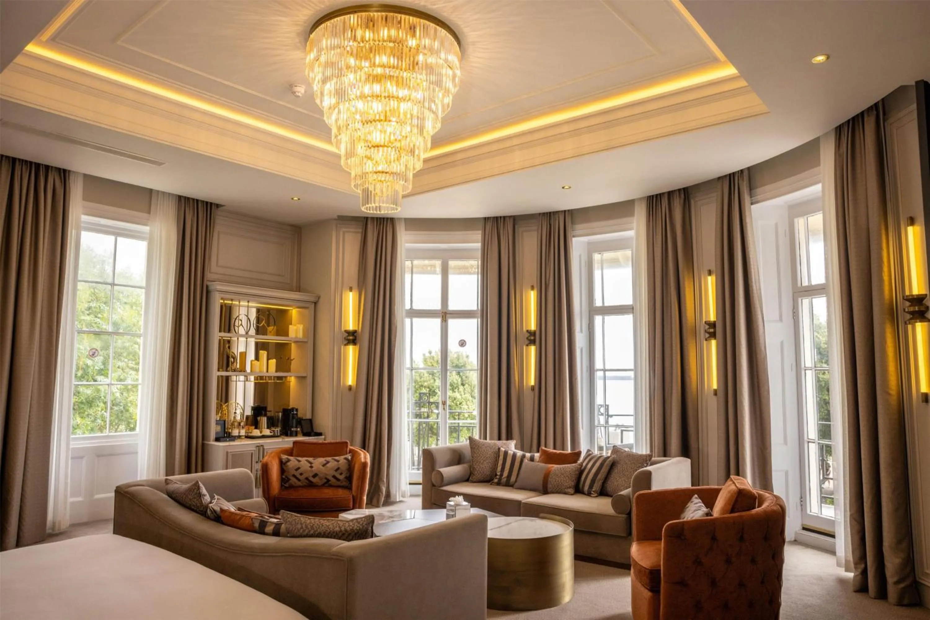 Living room in Dover Marina Hotel & Spa, Tapestry Collection by Hilton