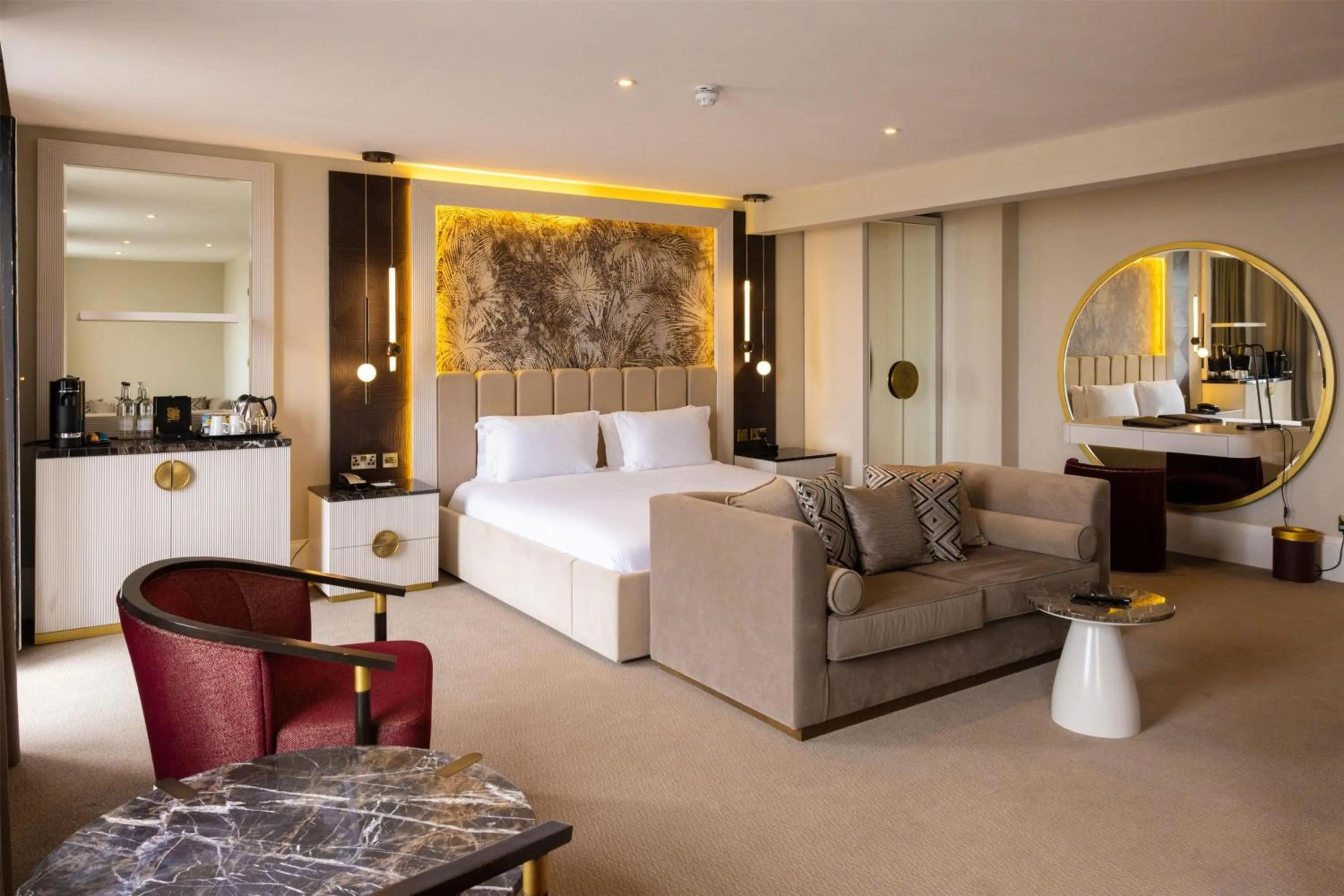 Living room, Bed in Dover Marina Hotel & Spa, Tapestry Collection by Hilton