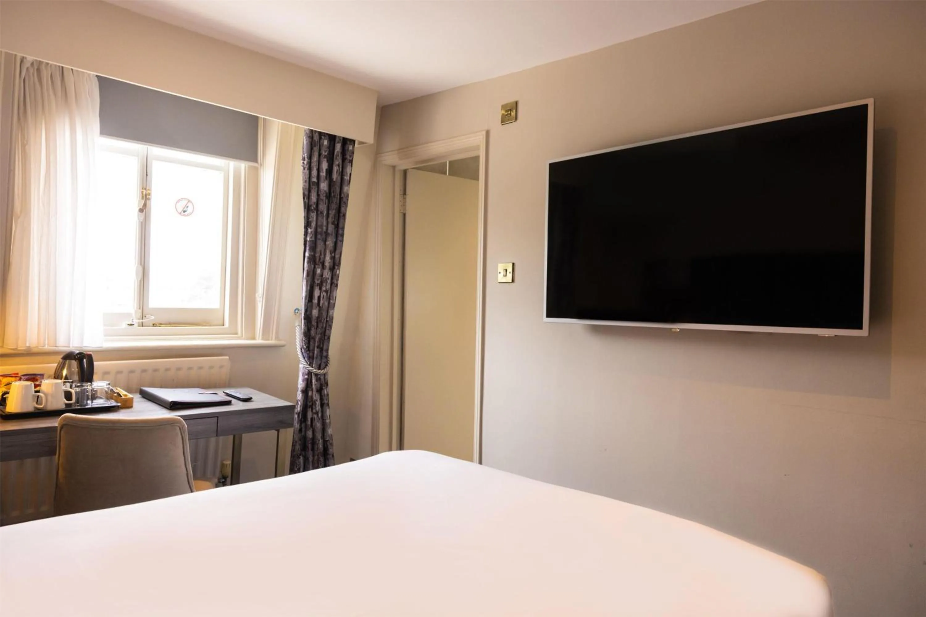 Bed in Dover Marina Hotel & Spa, Tapestry Collection by Hilton