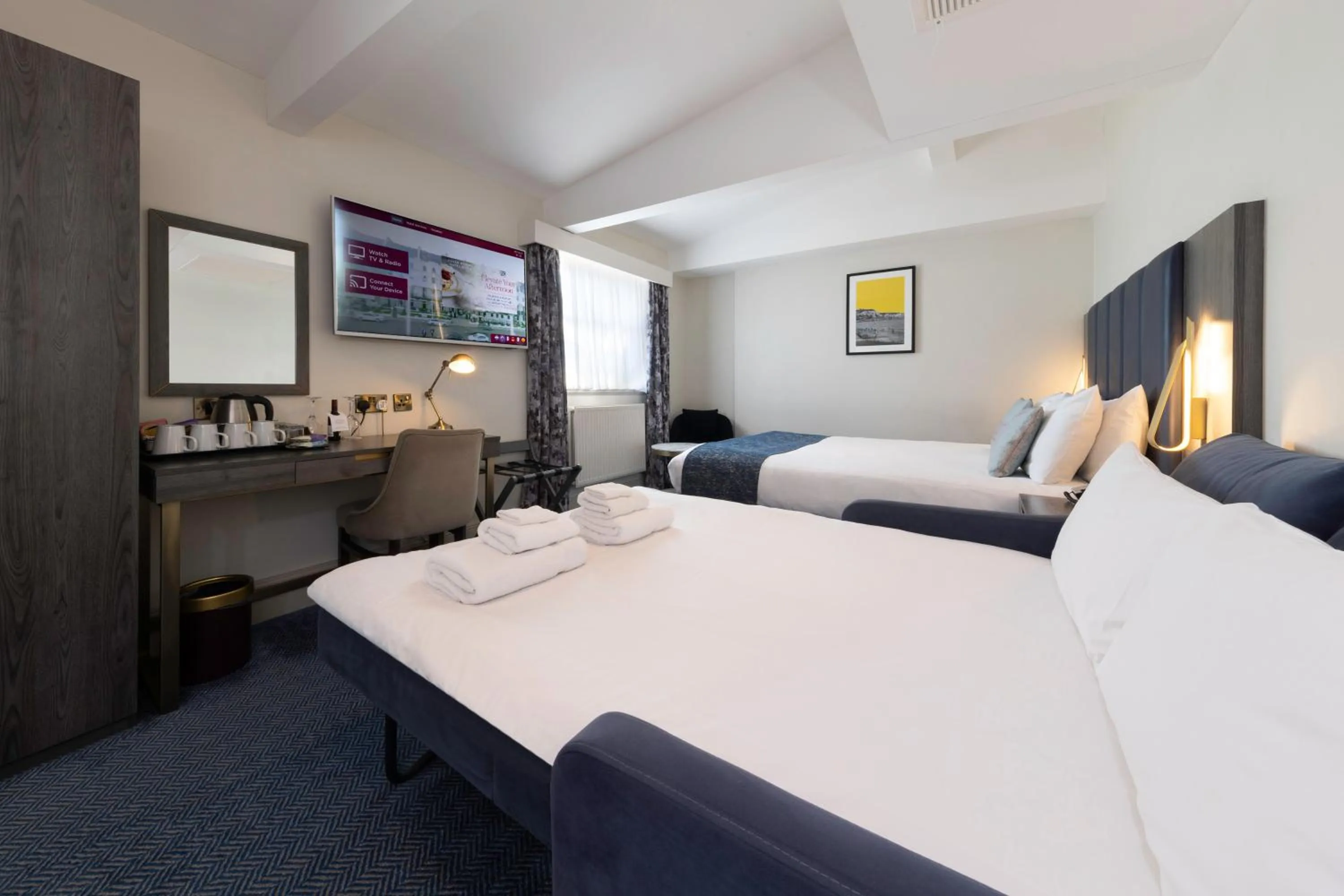 Coffee/tea facilities, Bed in Dover Marina Hotel & Spa, Tapestry Collection by Hilton