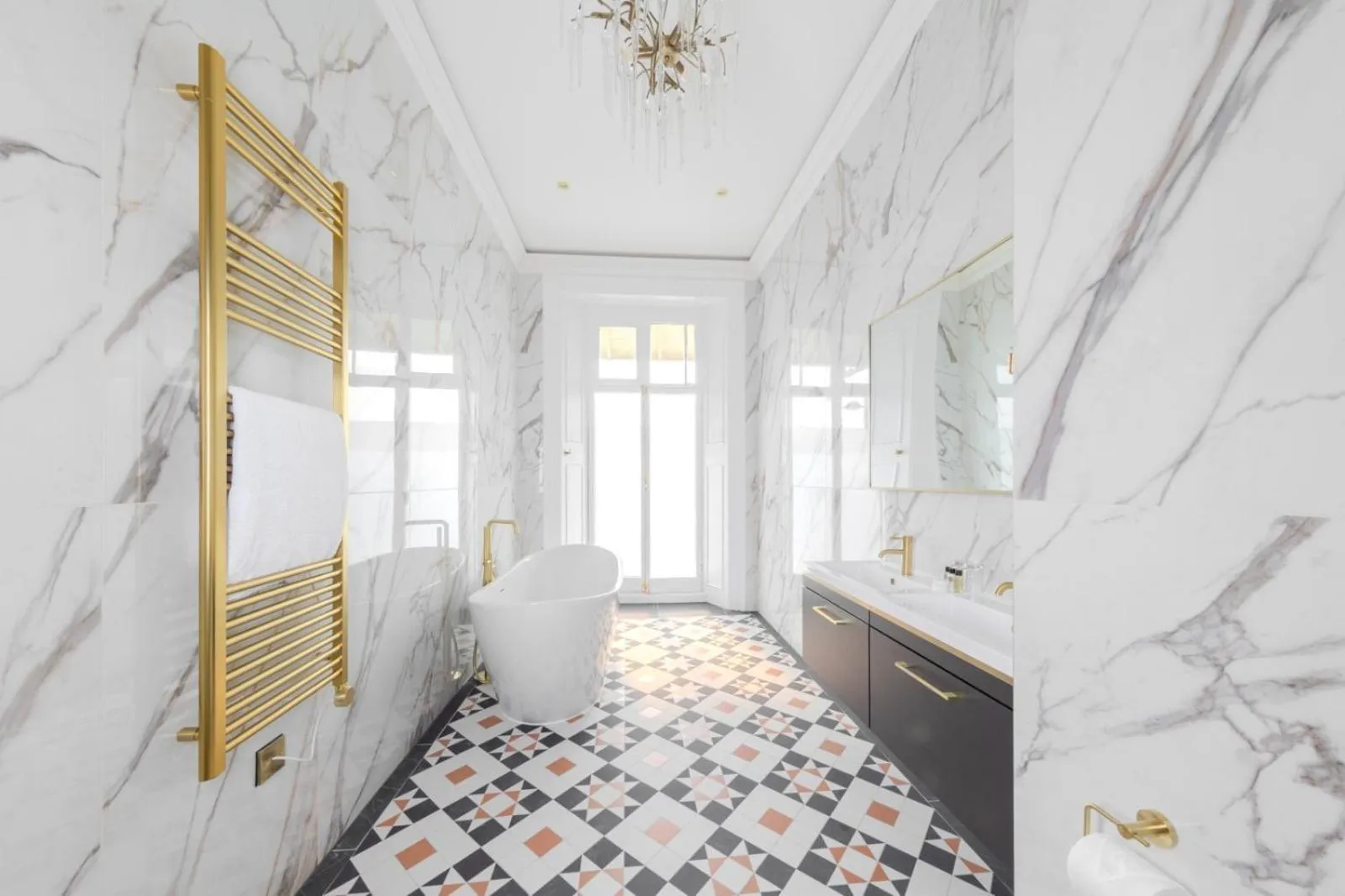 Bath, Bed in Dover Marina Hotel & Spa, Tapestry Collection by Hilton