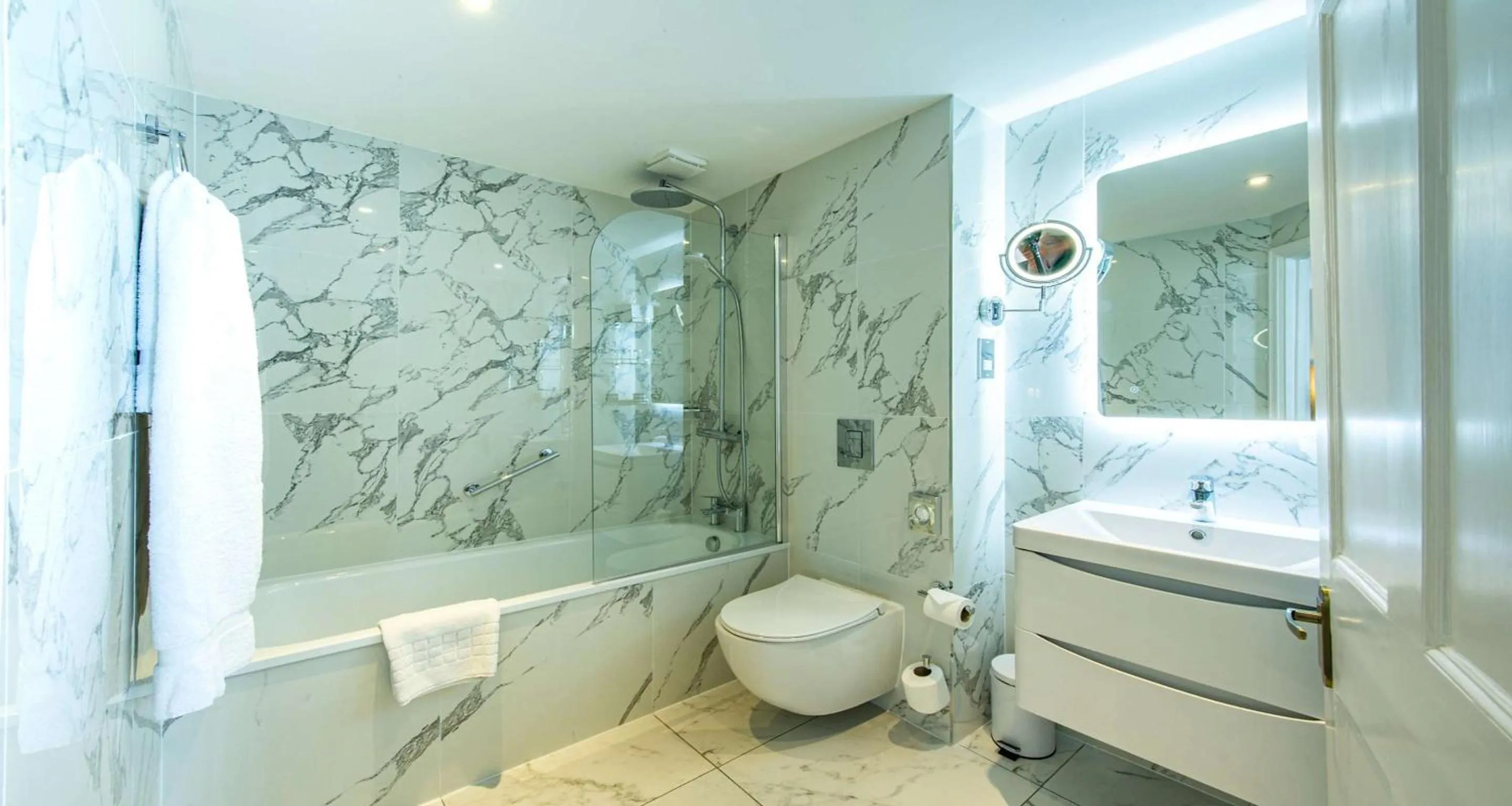 Bathroom in Best Western Premier Dover Marina Hotel & Spa