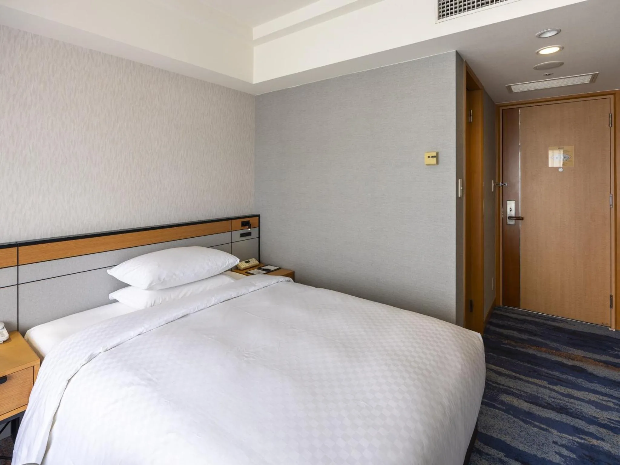 Bed in JR Hotel Clement Takamatsu