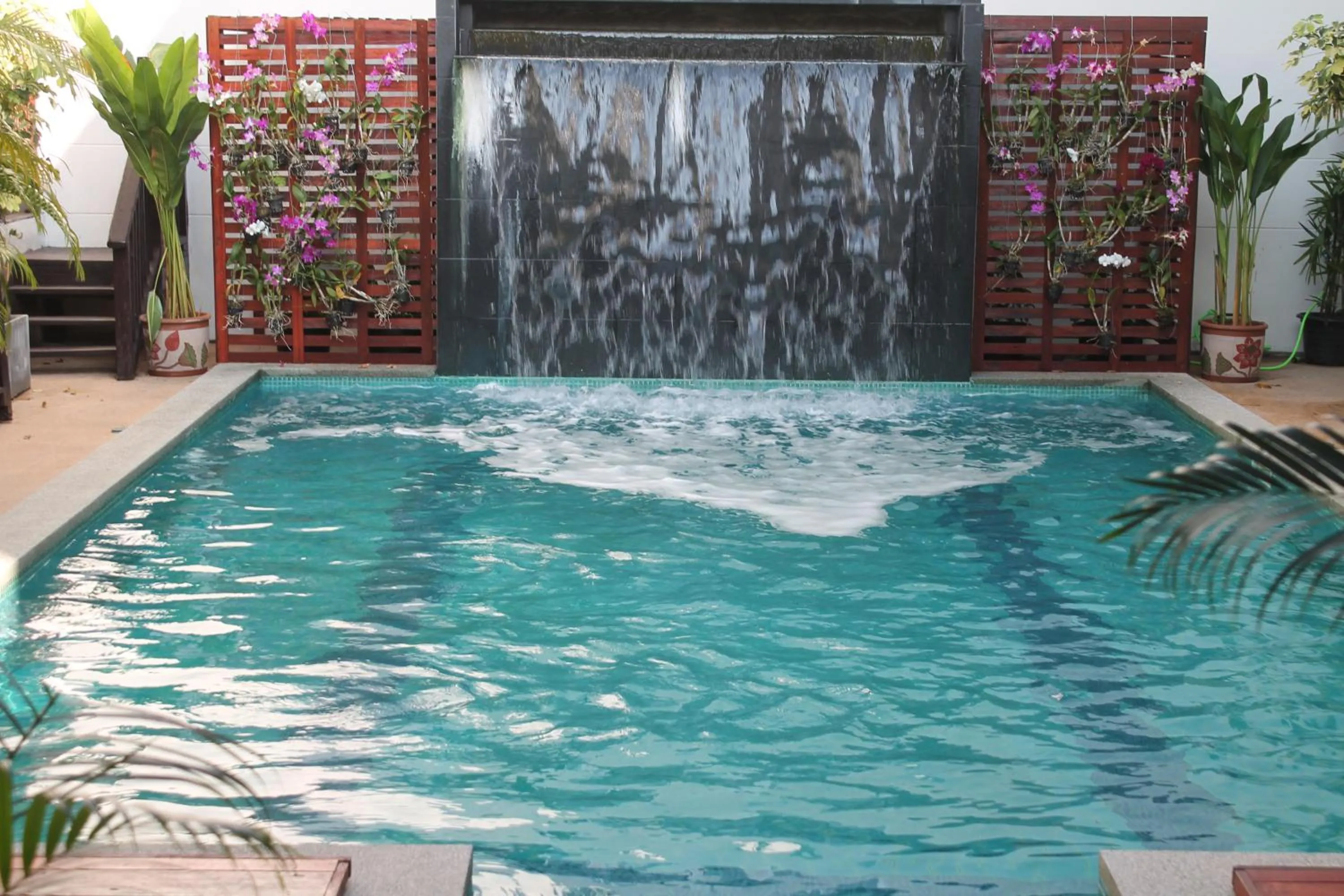 Swimming pool in Huen Chan Thip