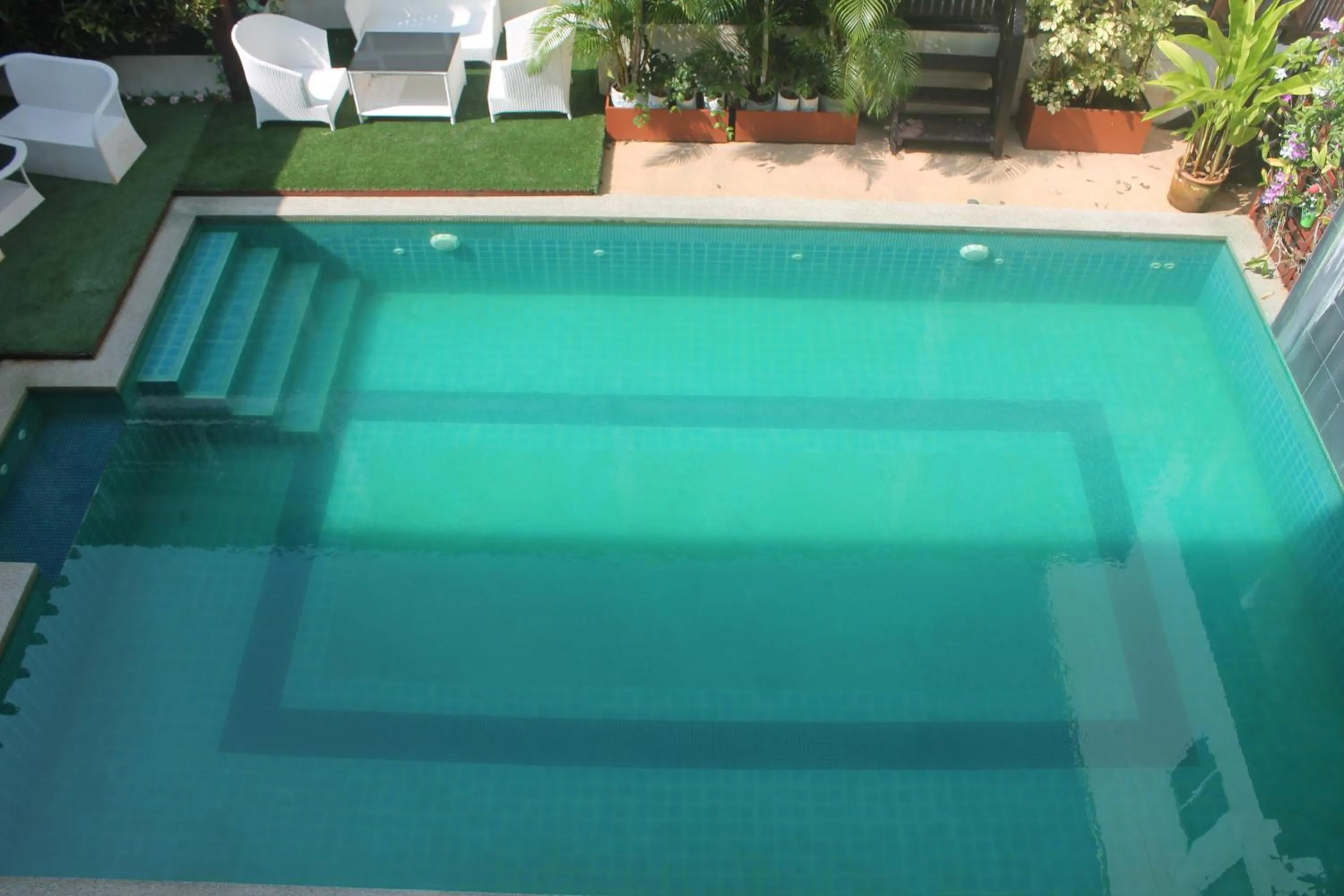 Swimming pool in Huen Chan Thip