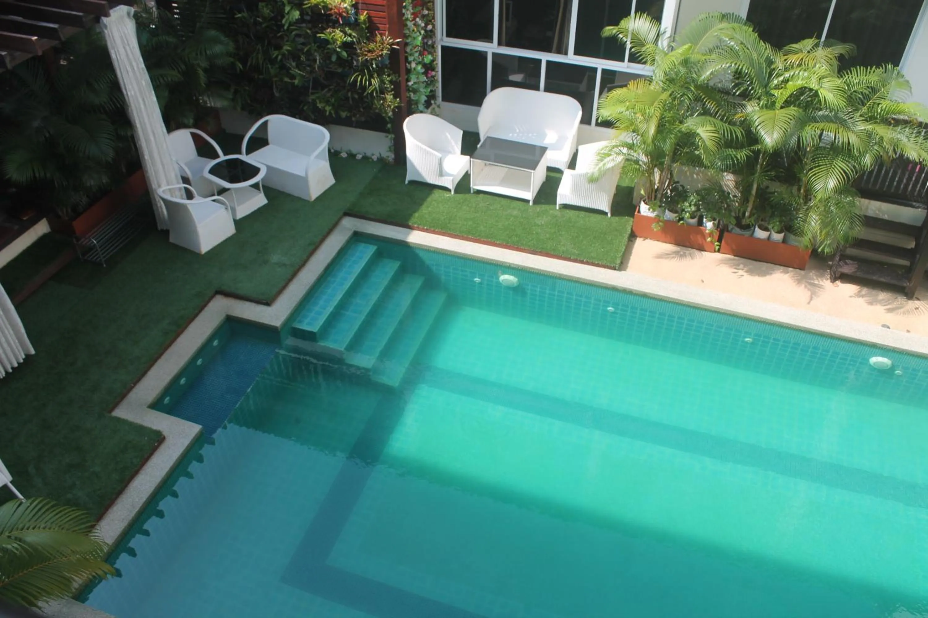 Swimming pool in Huen Chan Thip