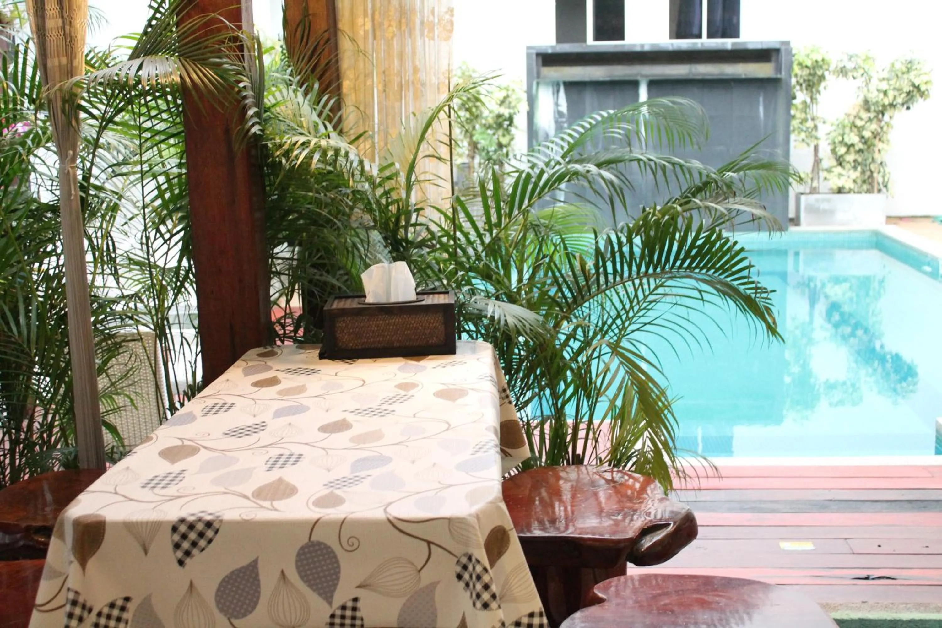 Swimming pool in Huen Chan Thip