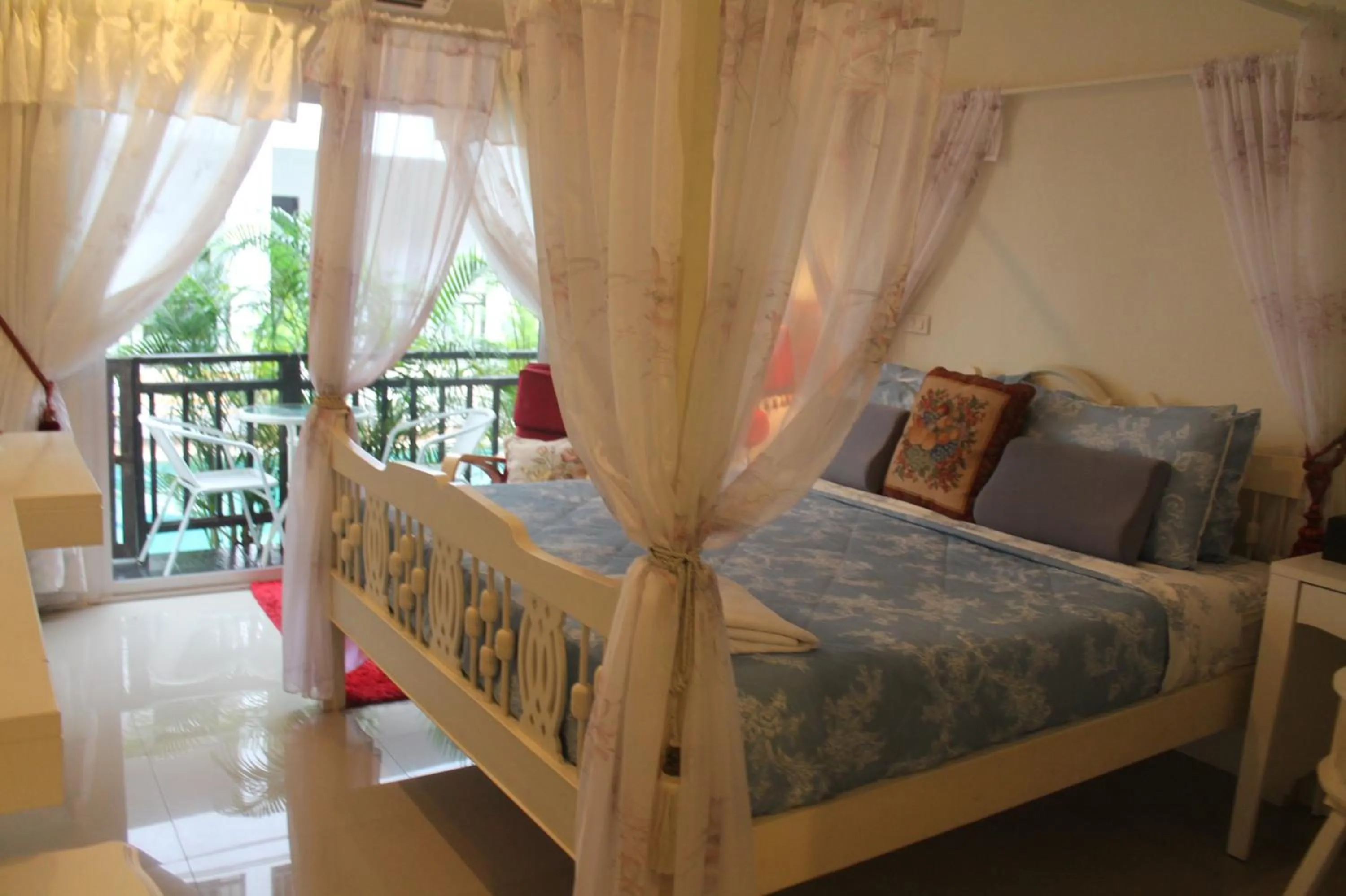 Decorative detail, Bed in Huen Chan Thip