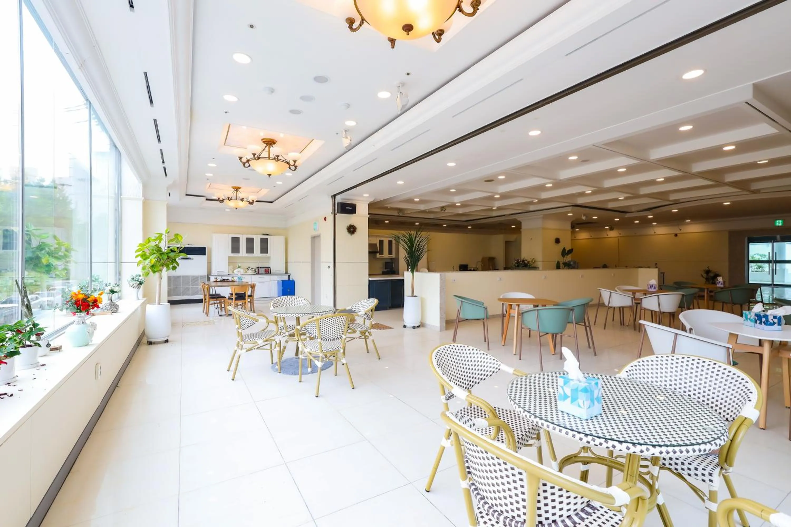 Restaurant/places to eat in Hotel KABO