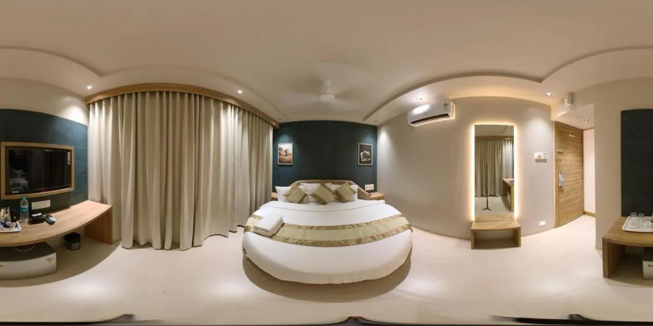 Photo of the whole room, Bed in HOTEL AMBER PARAMOUNT