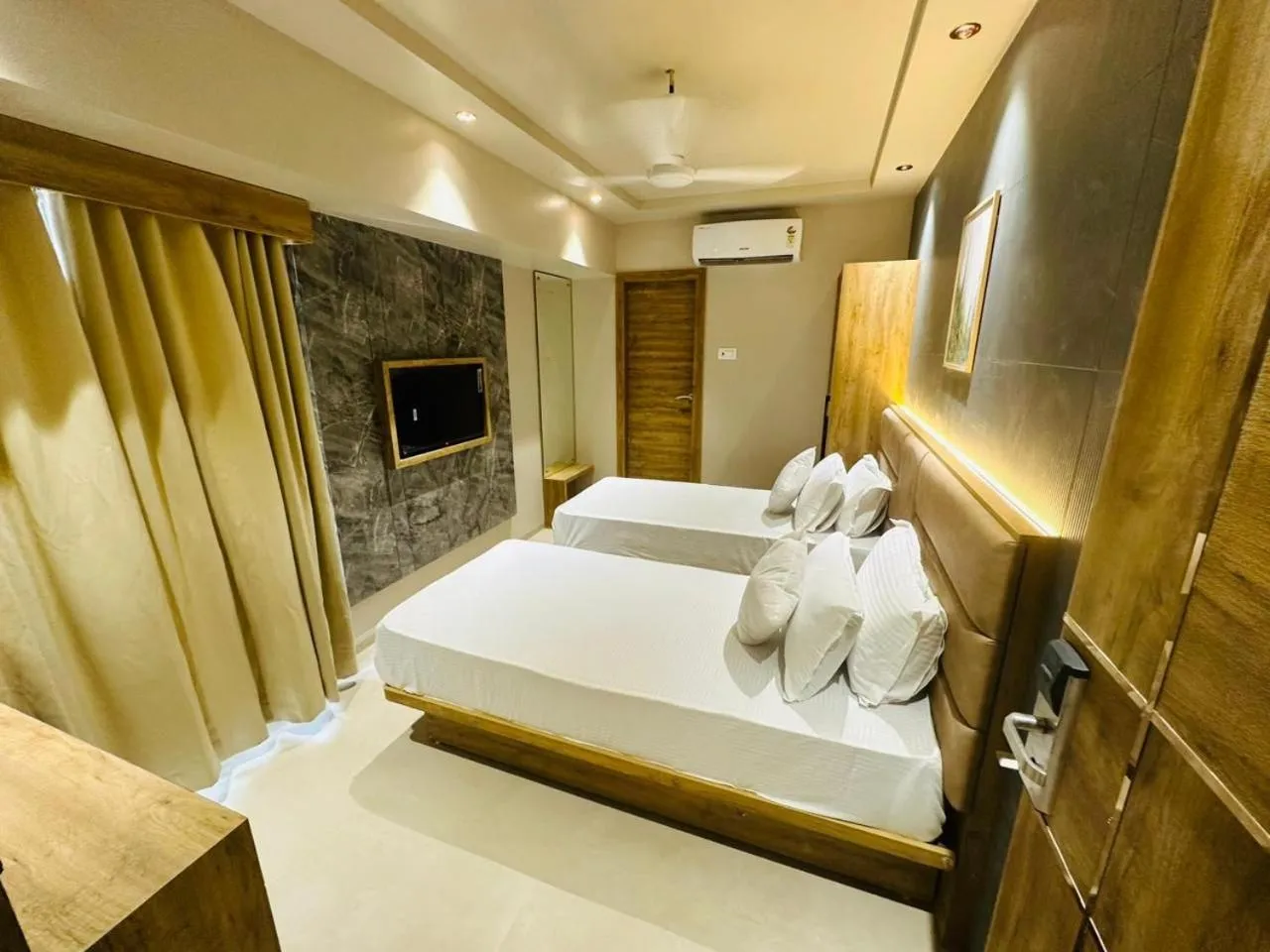 Bed in HOTEL AMBER PARAMOUNT