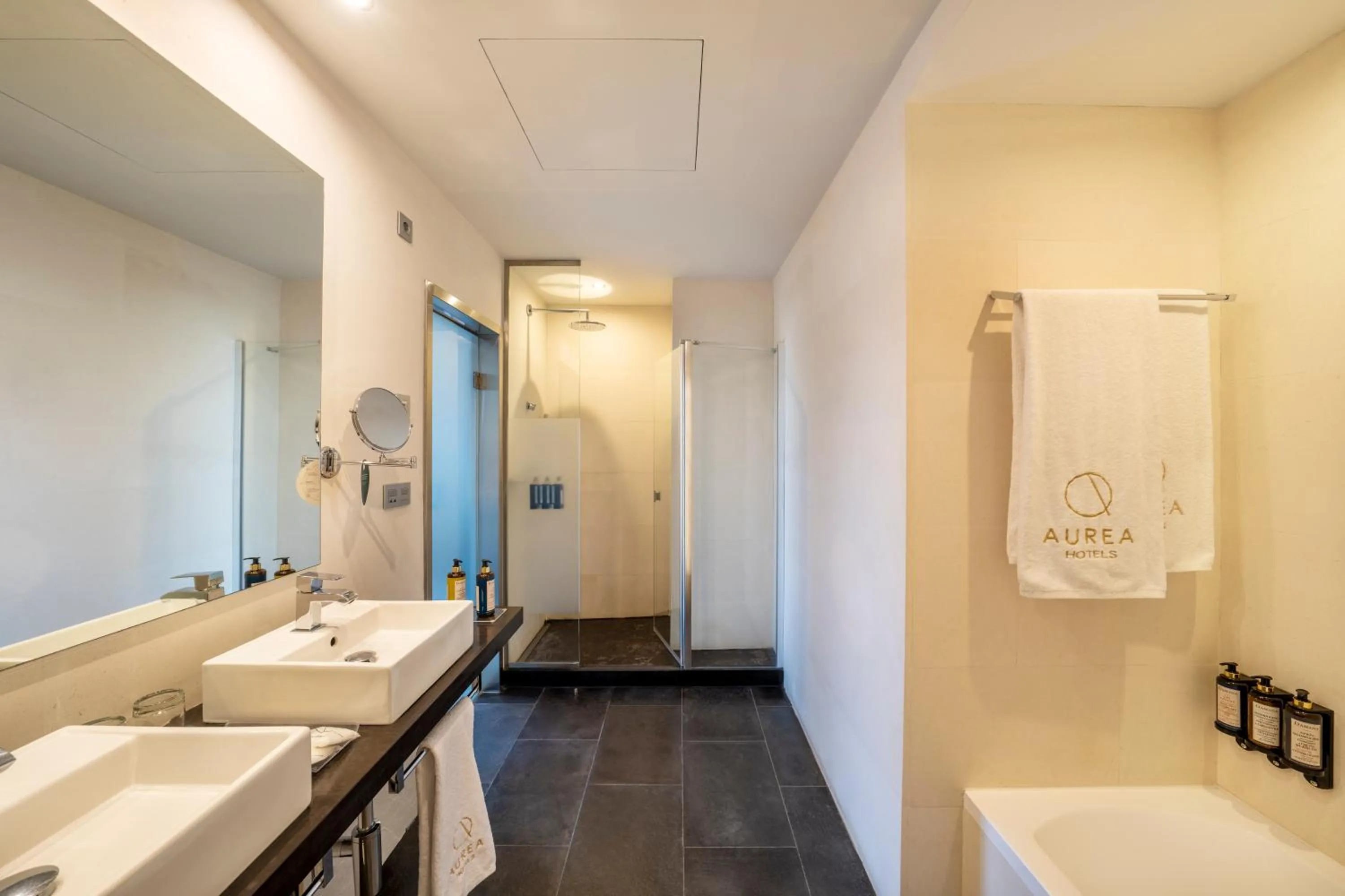 Shower in Áurea Convento Capuchinos by Eurostars Hotel Company