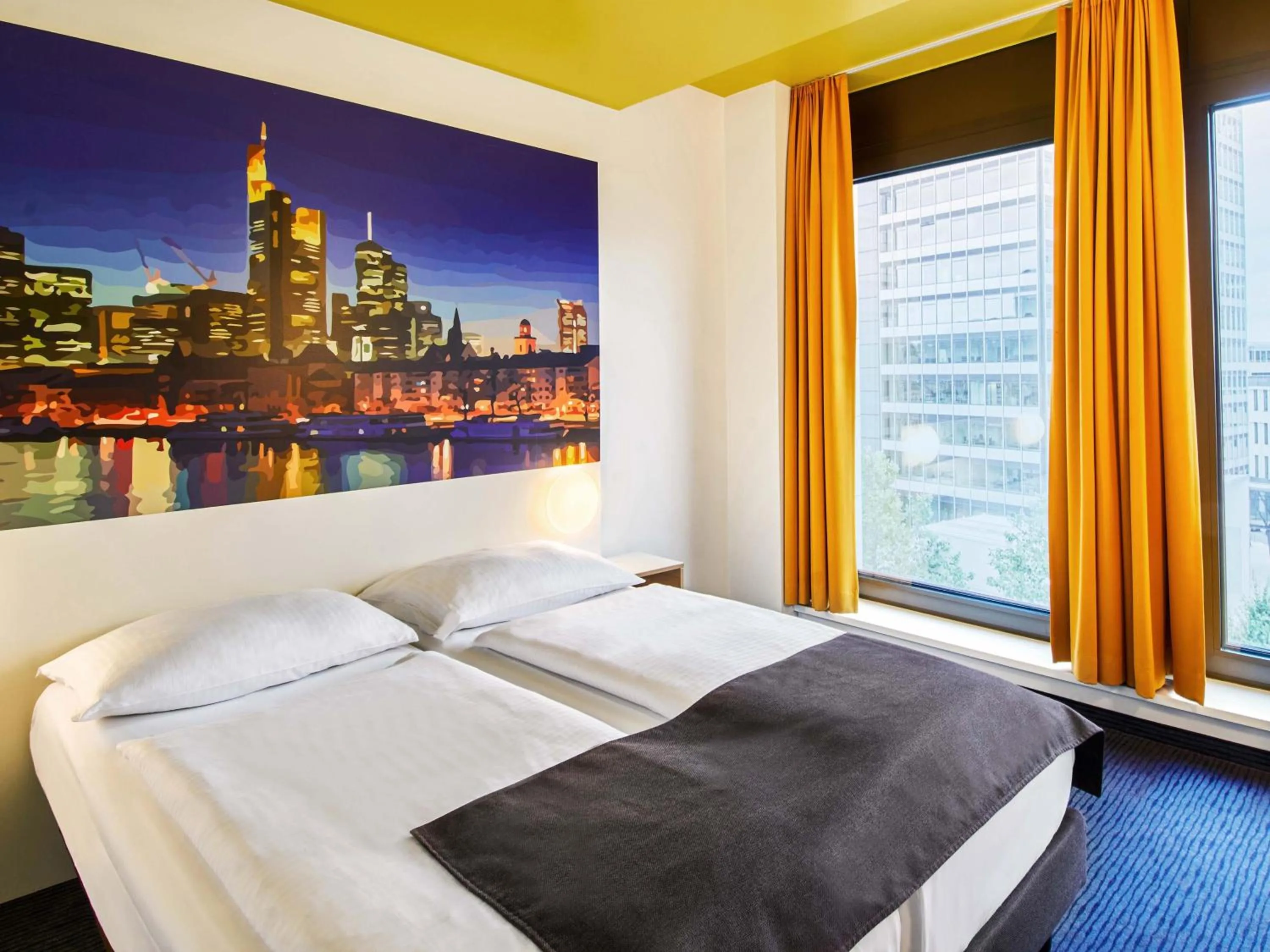 Photo of the whole room, Bed in B&B HOTEL Frankfurt-Hbf