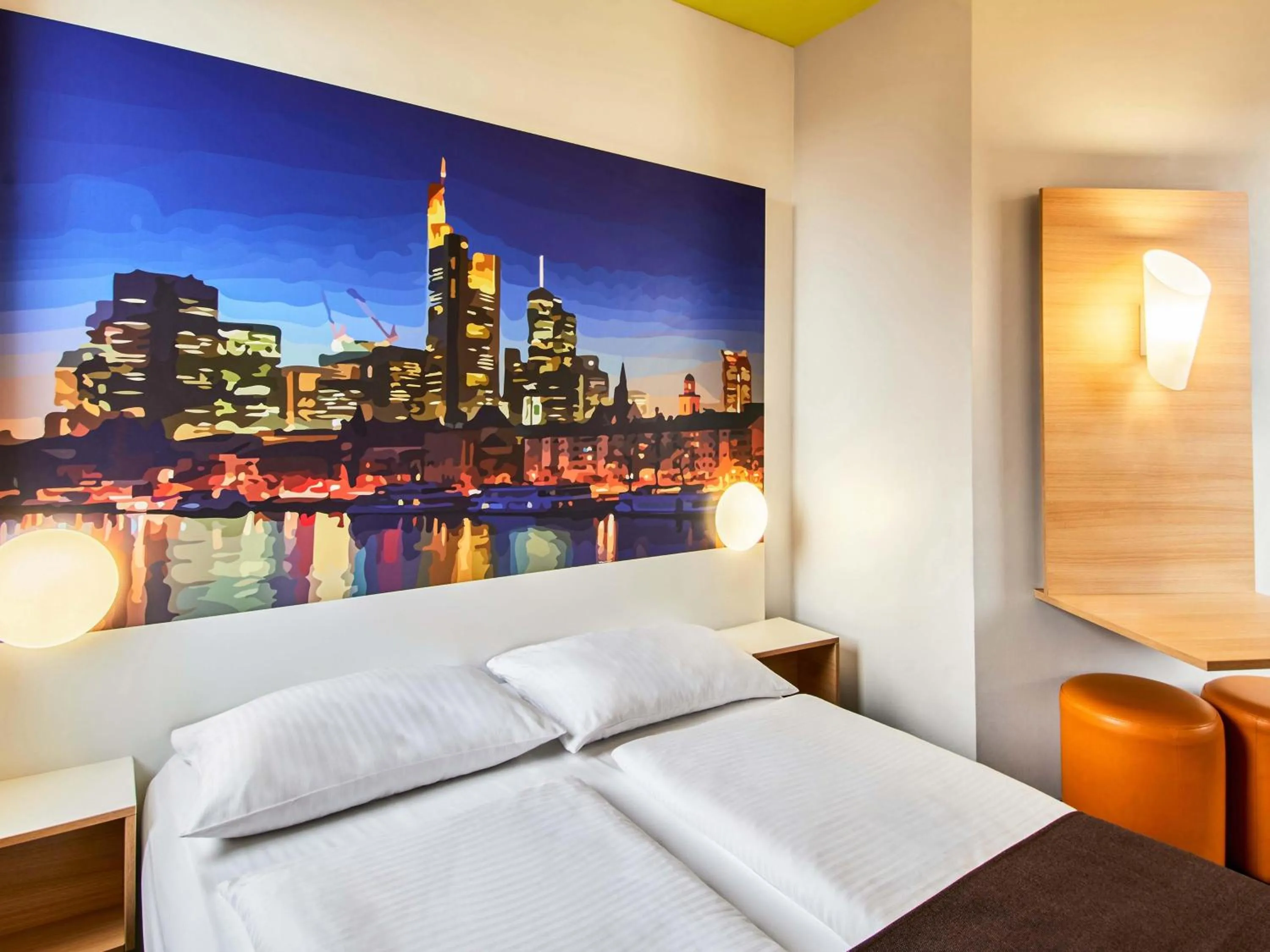 Photo of the whole room, Bed in B&B HOTEL Frankfurt-Hbf