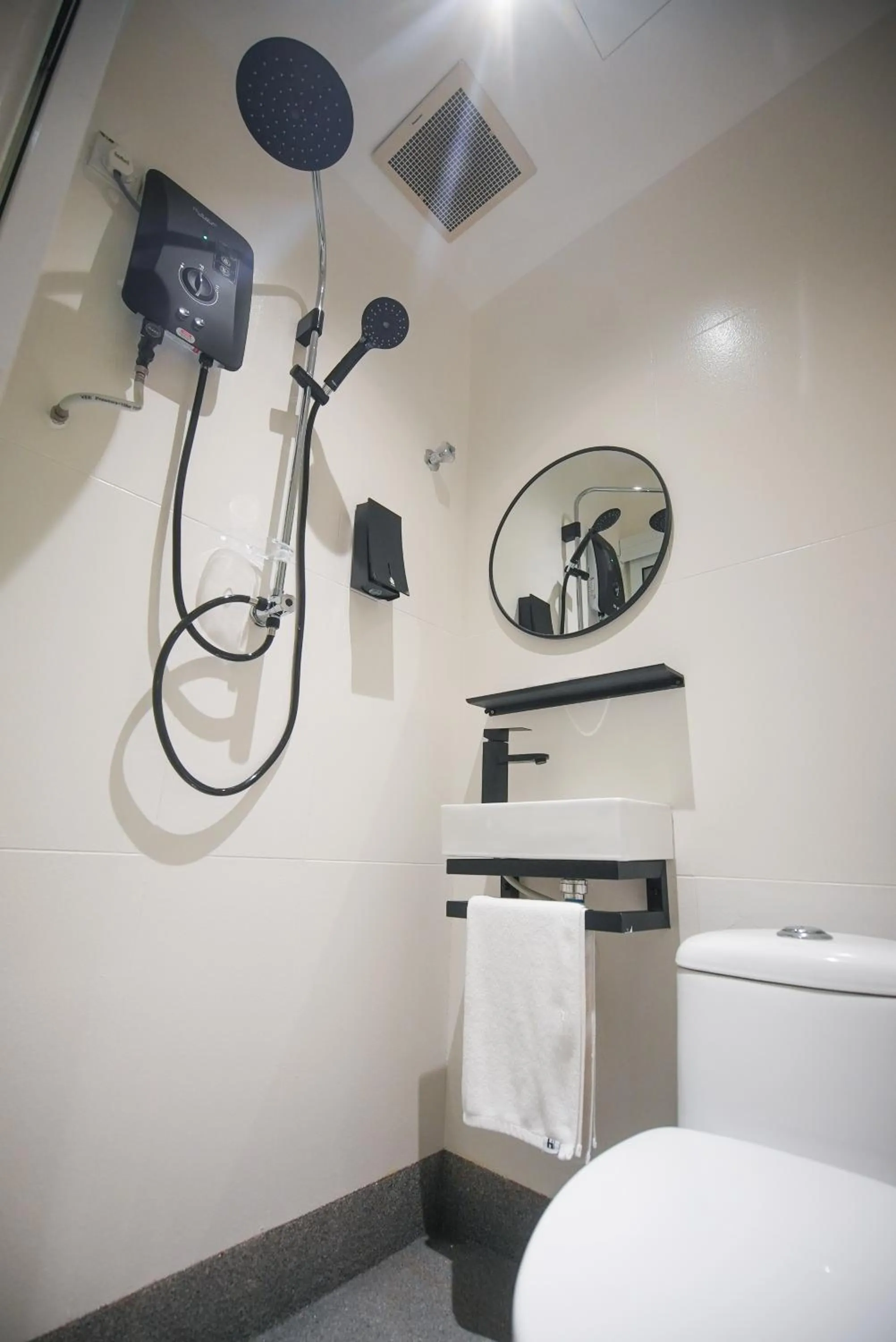 Shower, Bed in Double H Boutique Hotel