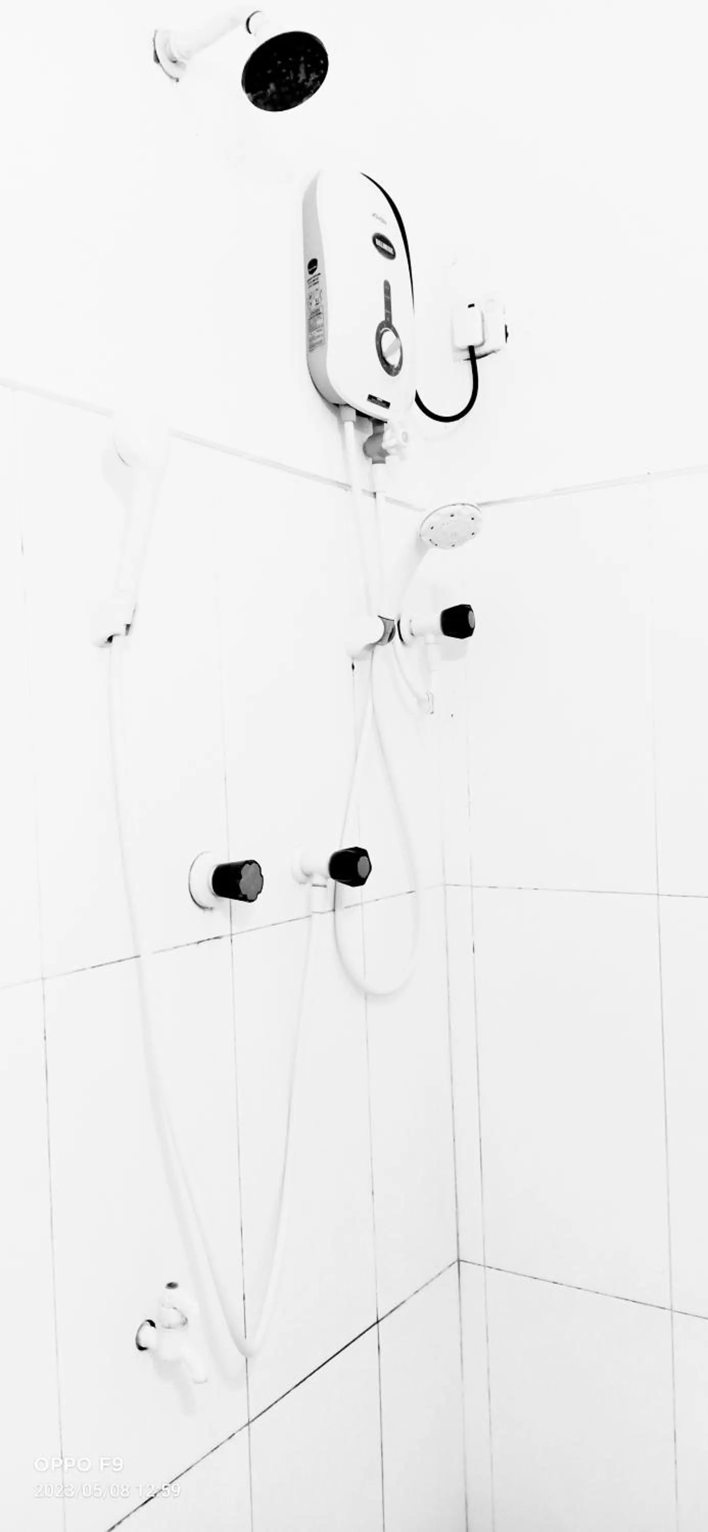 Shower in SURF & SAND Hotel Arugambay