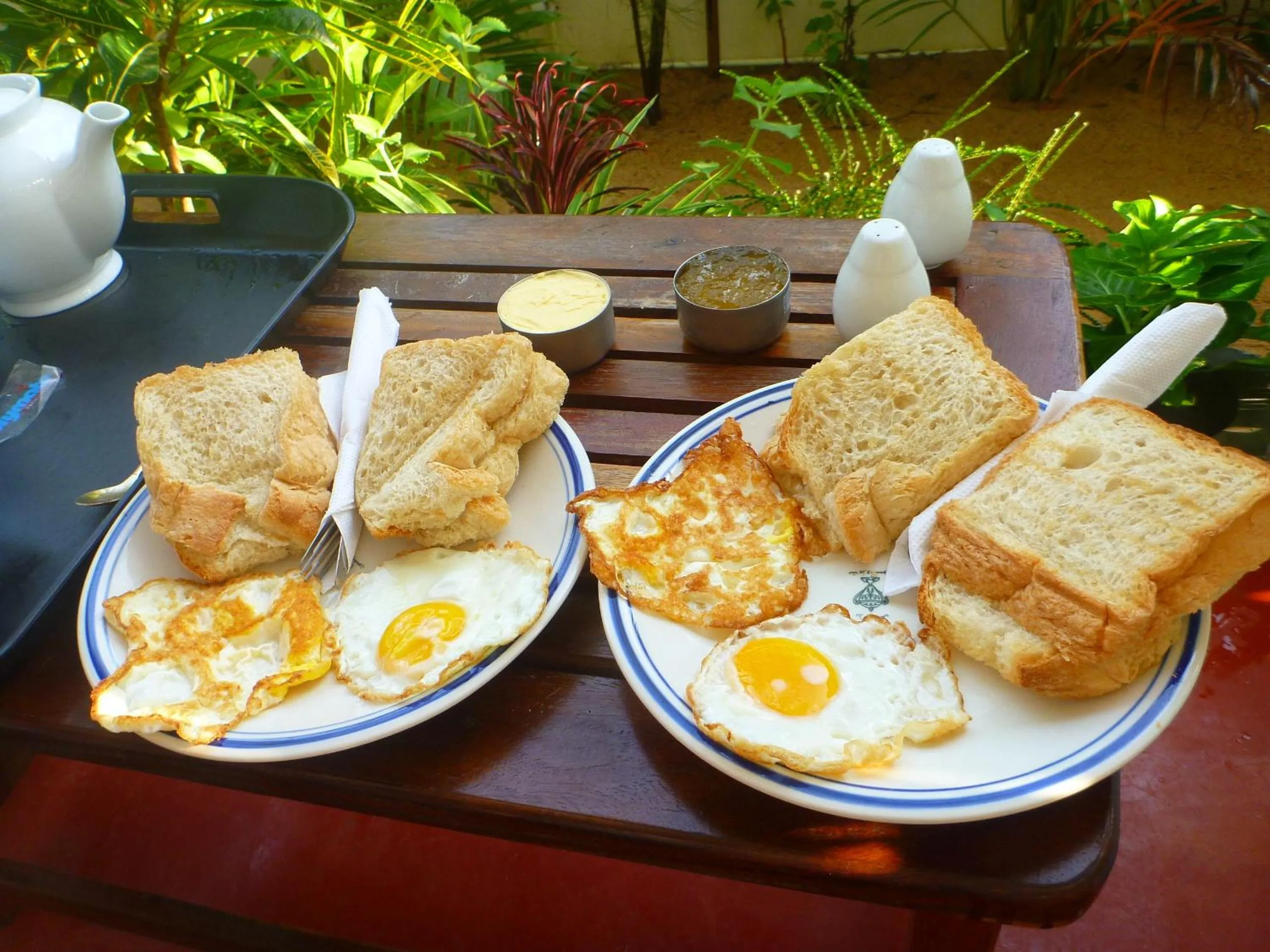 Breakfast in SURF & SAND Hotel Arugambay