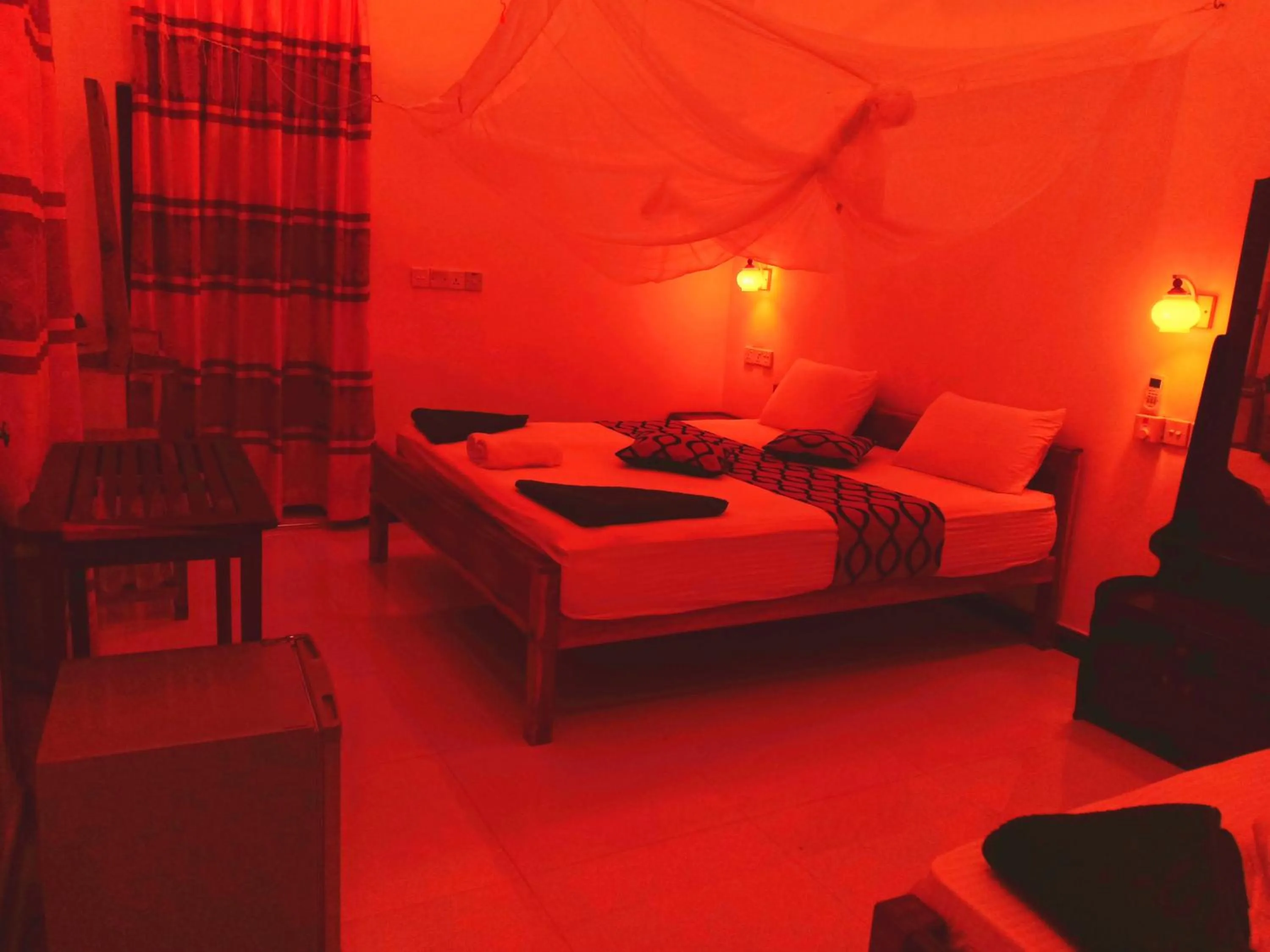 Bed in SURF & SAND Hotel Arugambay