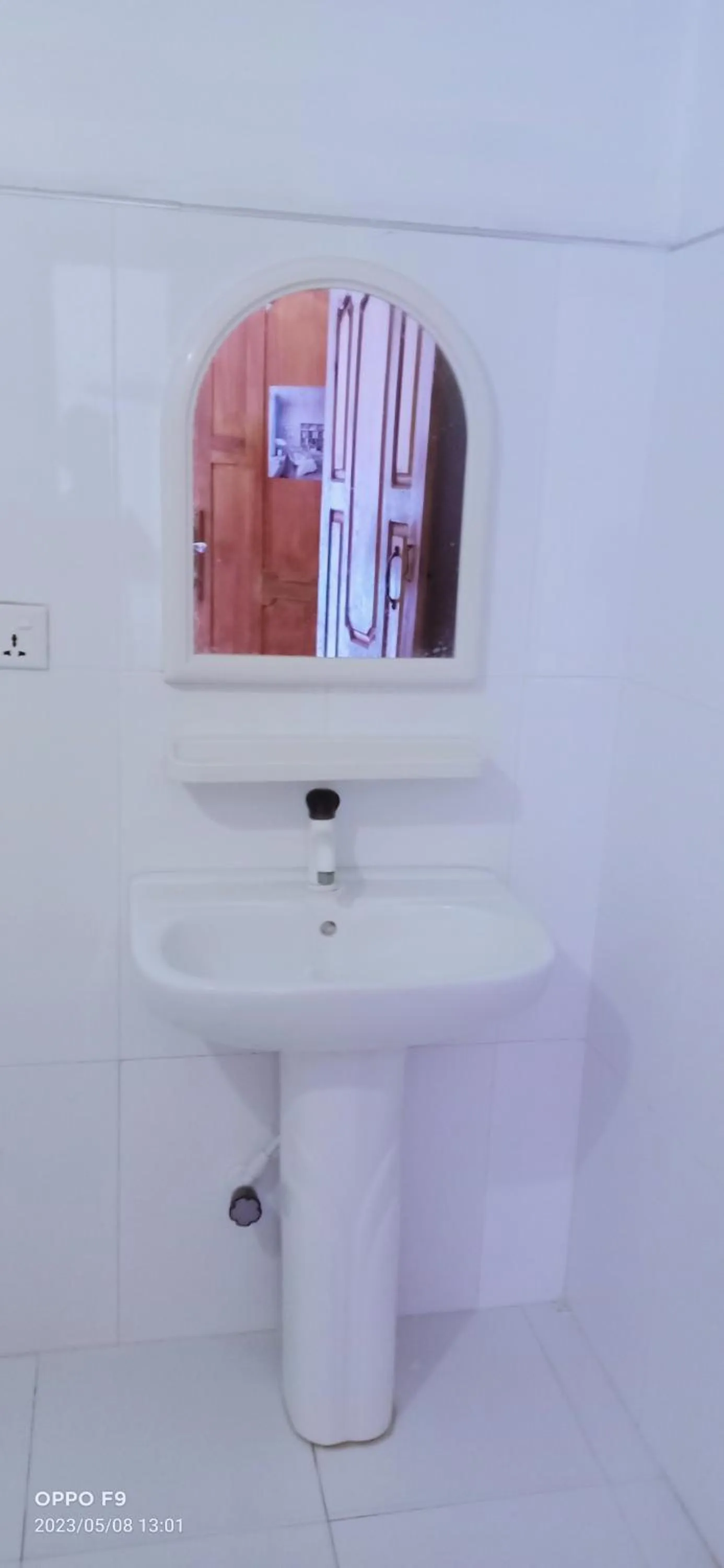 Toilet in SURF & SAND Hotel Arugambay