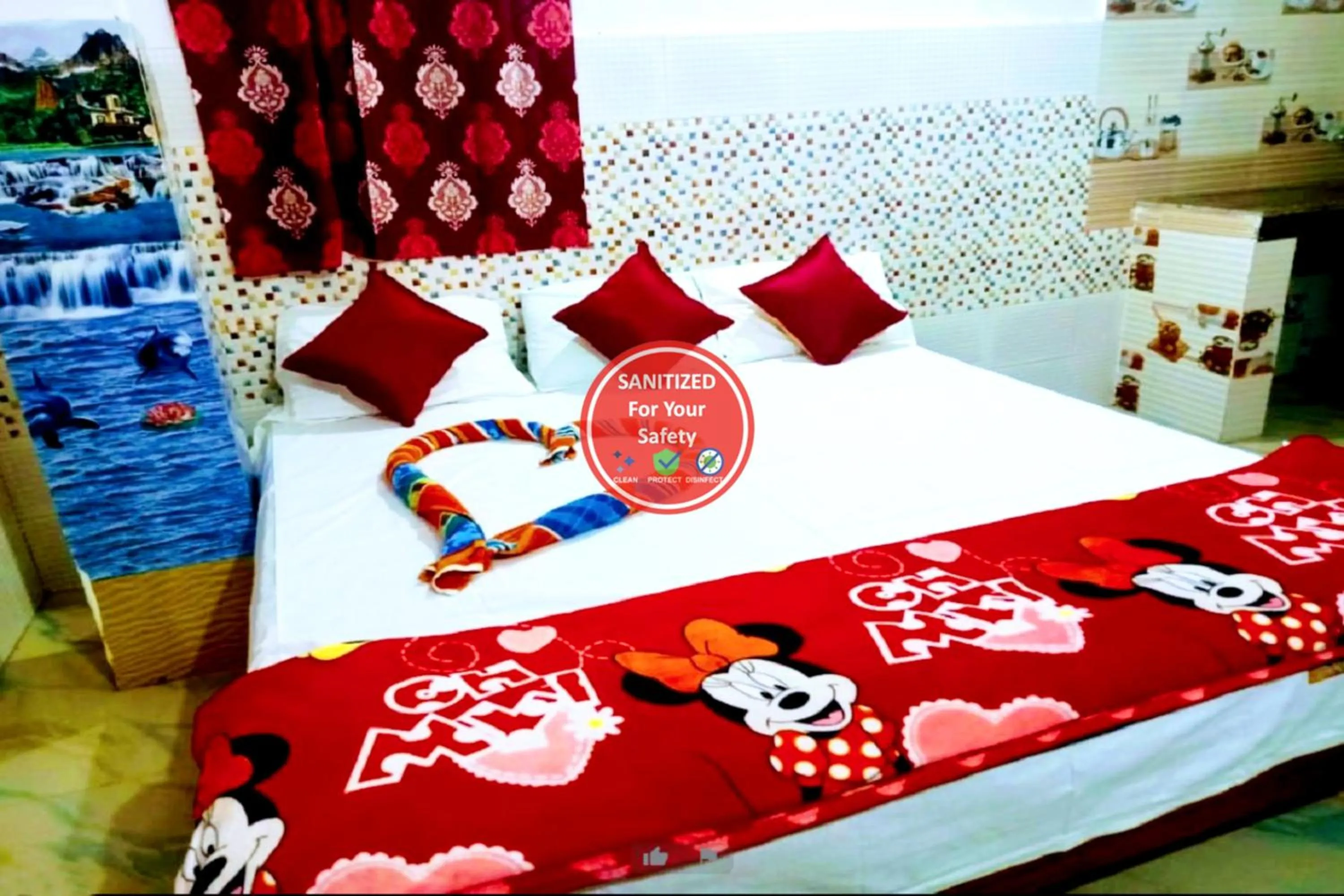 Bed in Goroomgo Pranab Sadan Puri