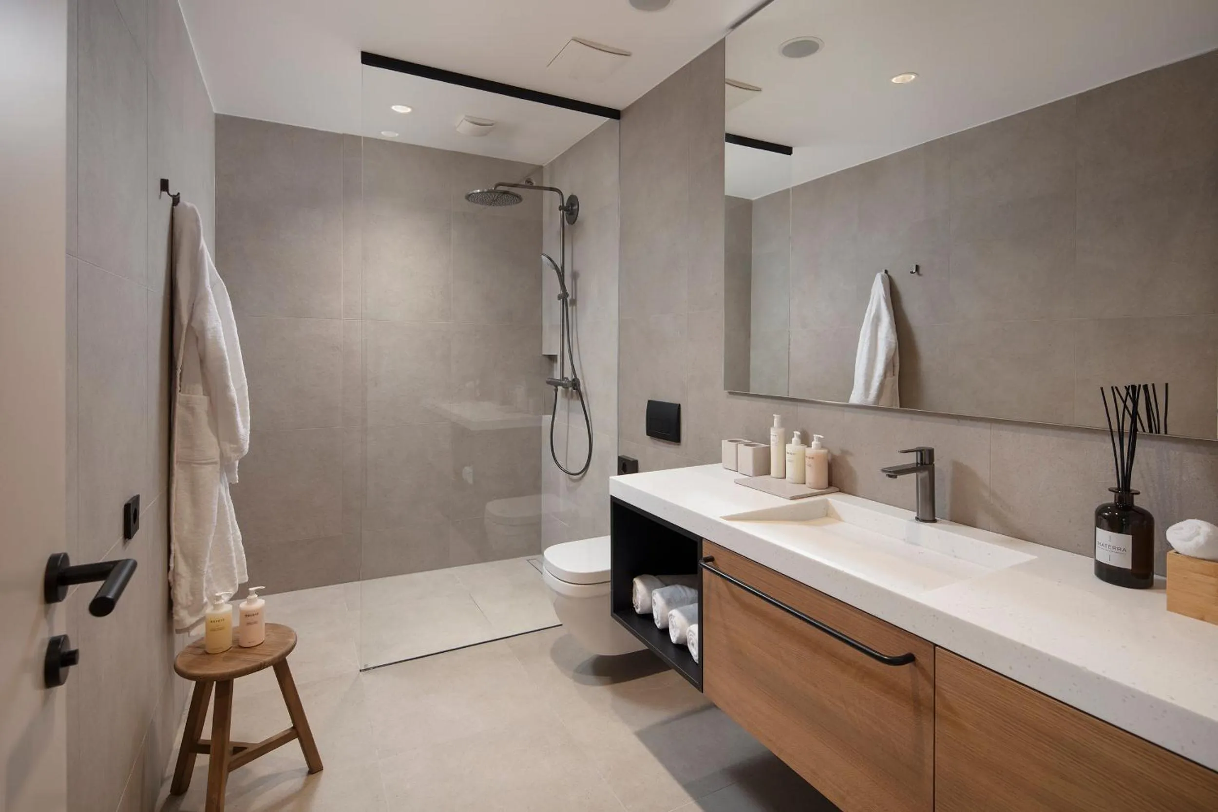 Shower in Hotel Materra