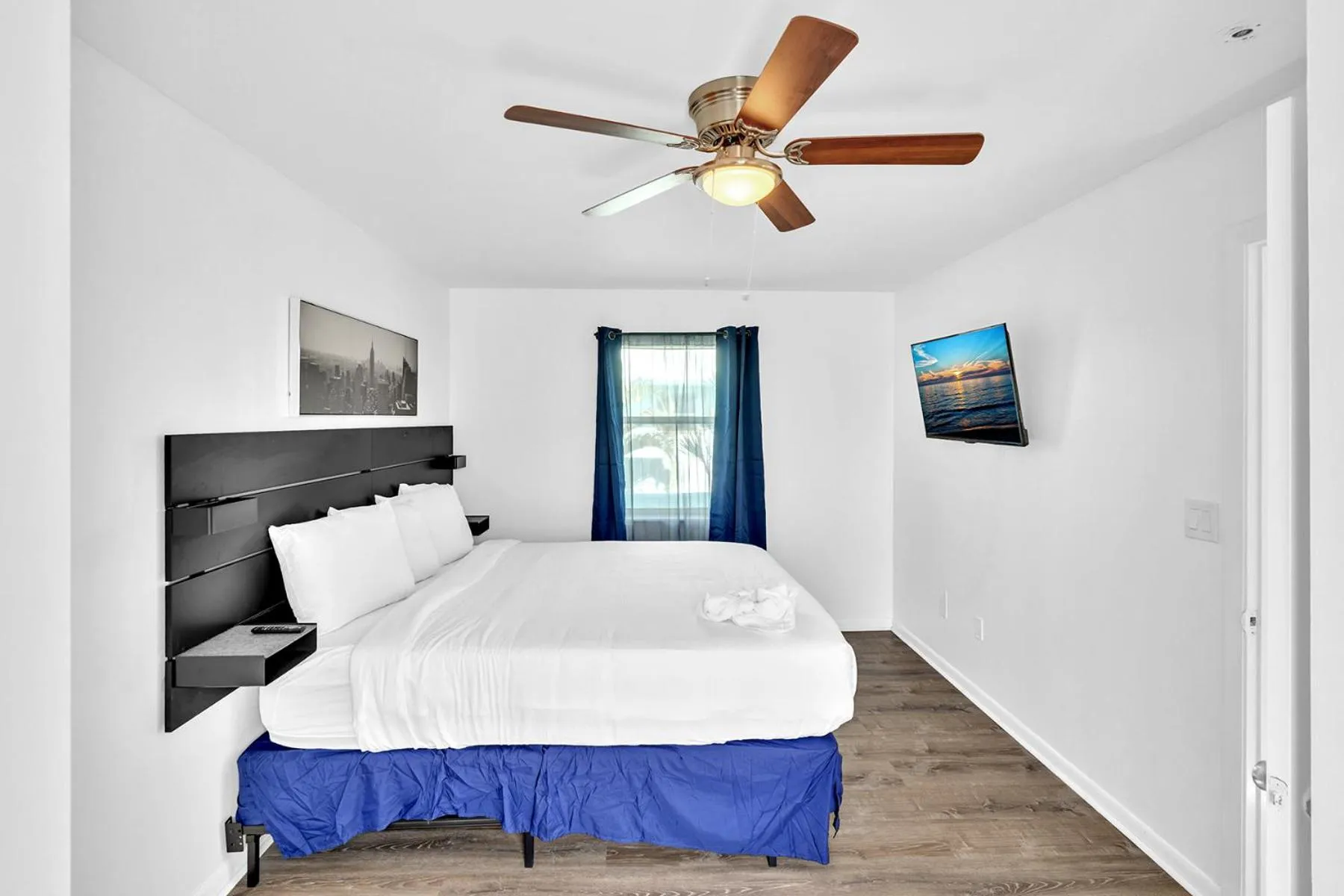 Bedroom, Bed in Coastal Sunset