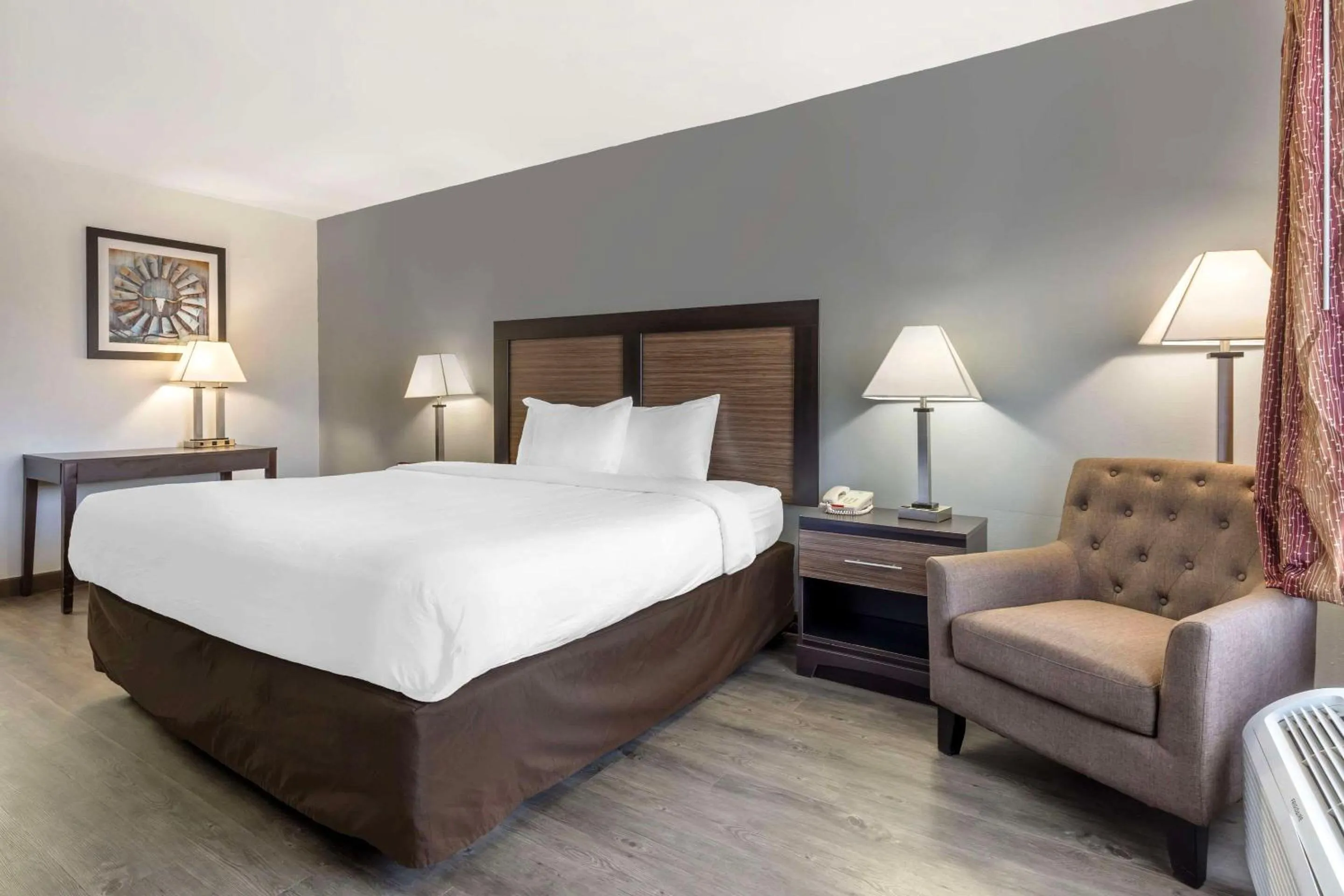 Bedroom, Bed in Suburban Studios Gainesville