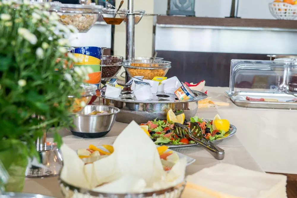 Food in Hotel On Plonge Junior