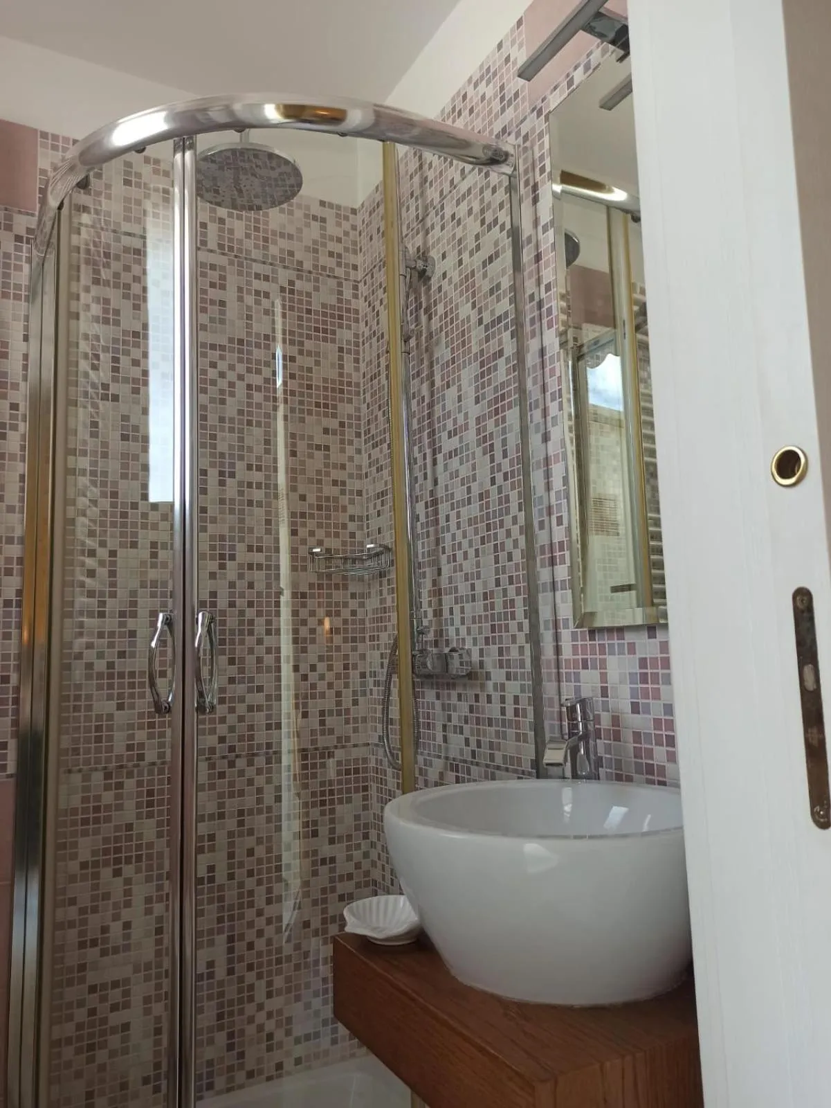 Shower in Falli Exclusive Rooms and Breakfast -Boutique B&B-