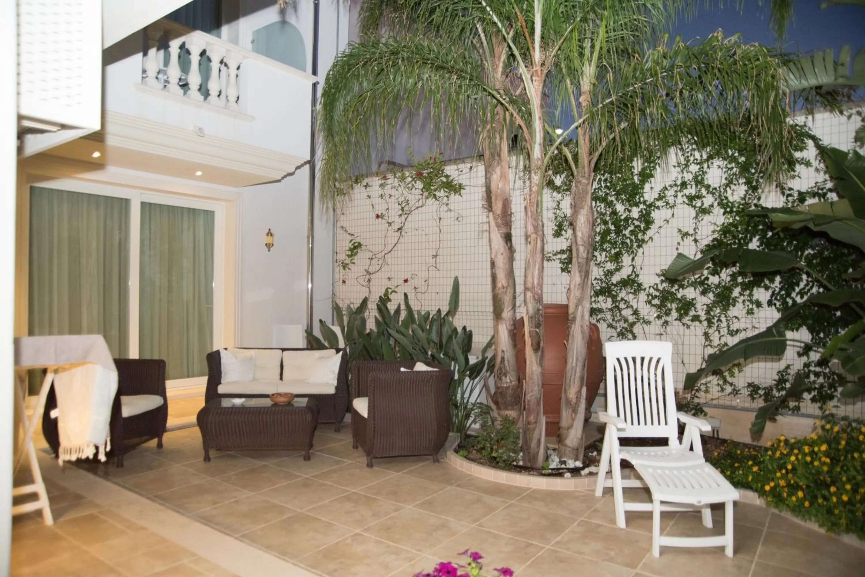 Patio in Falli Exclusive Rooms and Breakfast -Boutique B&B-
