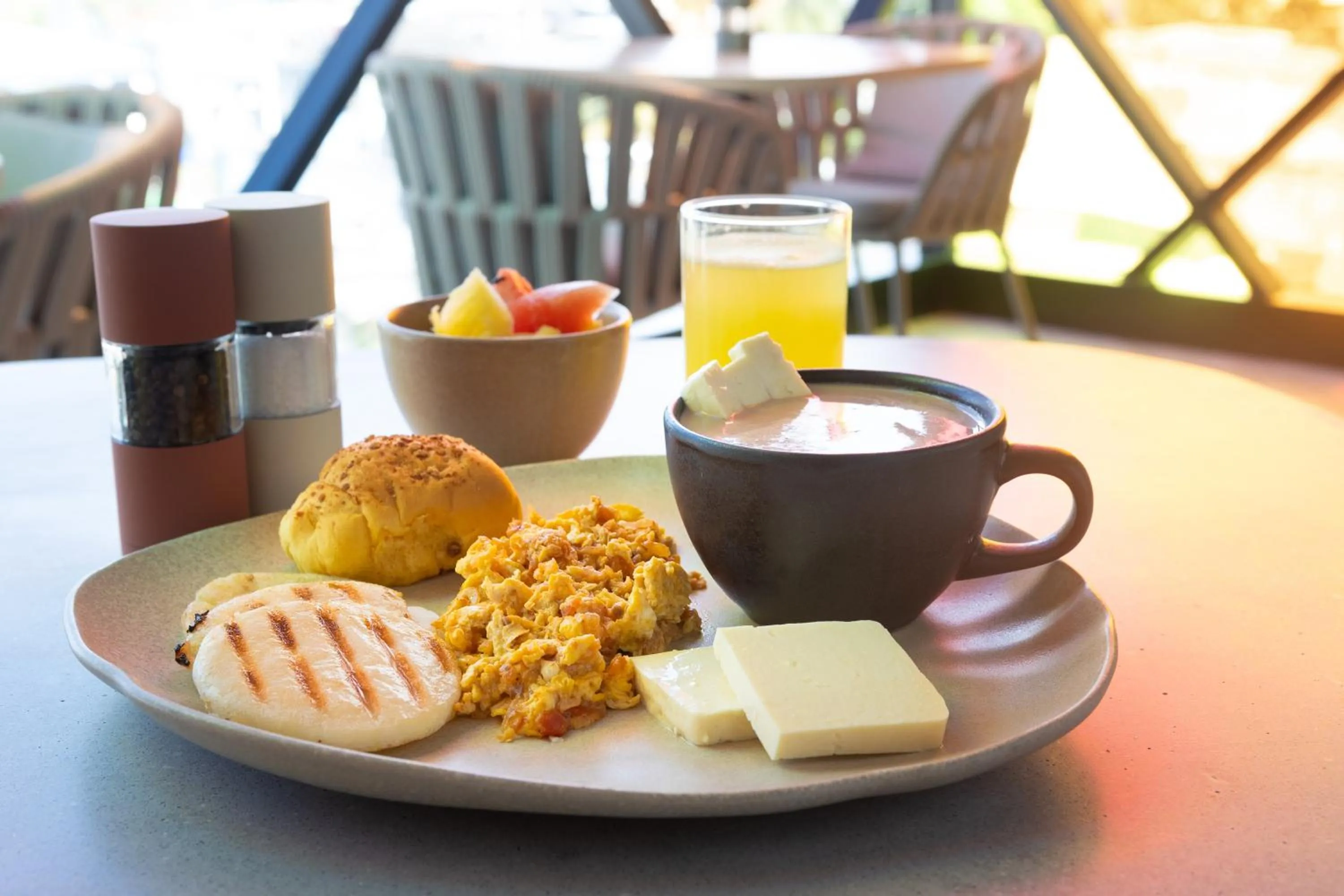 Restaurant/places to eat in Prixma Hotel