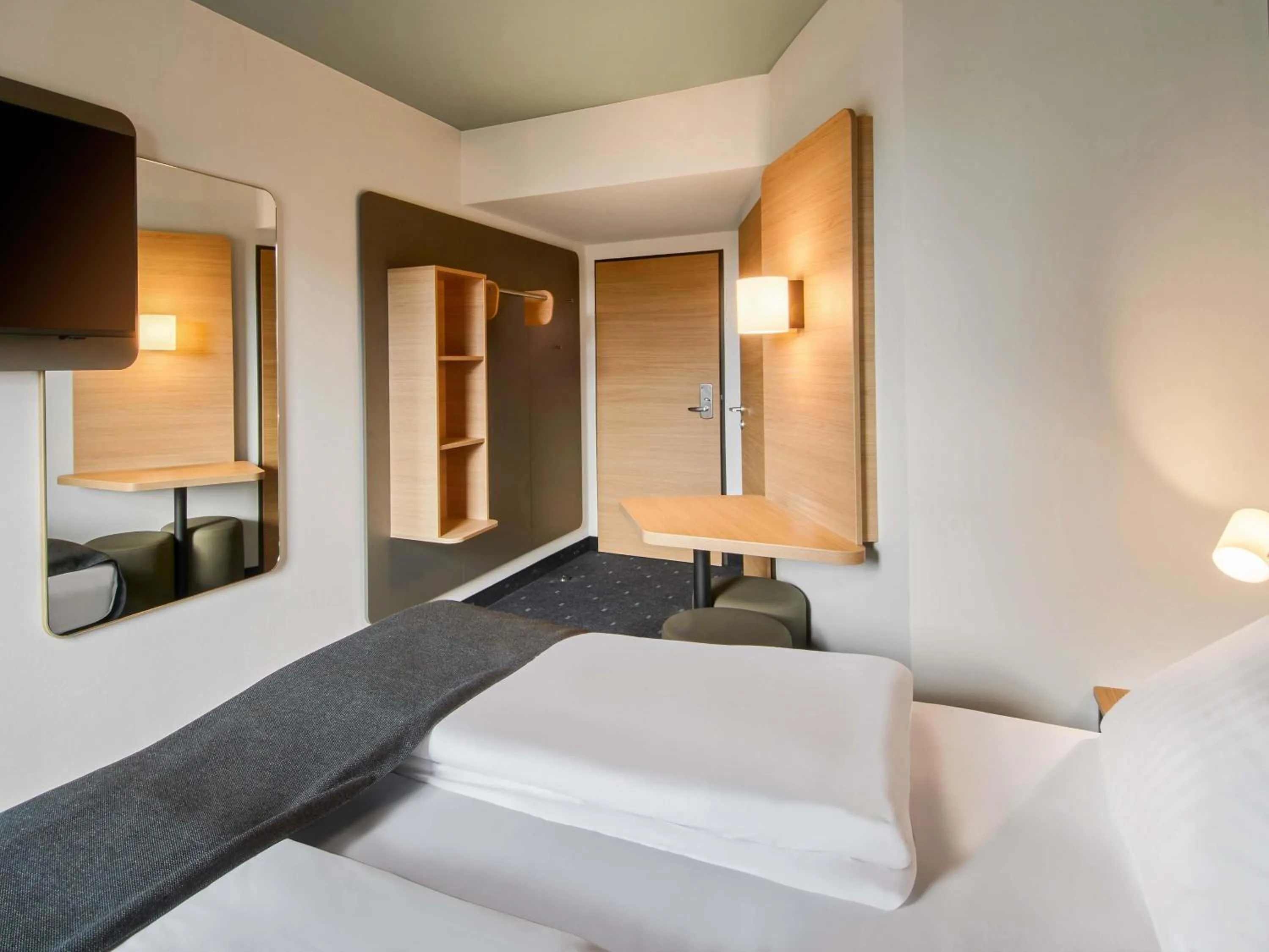 Photo of the whole room, Bed in B&B Hotel Bad Homburg