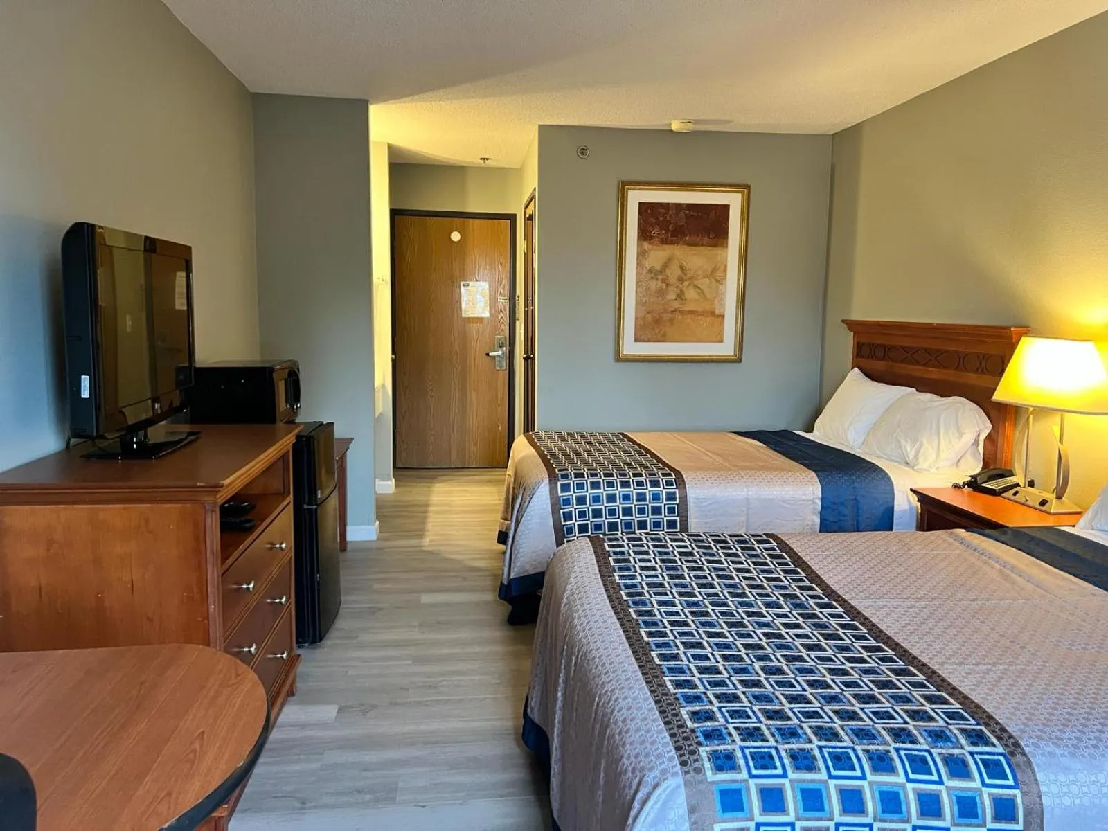 Bed in Royal Inn Suites