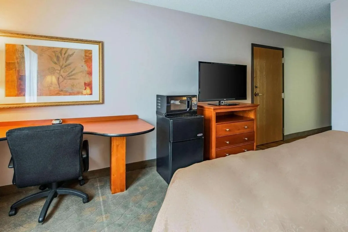 Bed in Royal Inn Suites